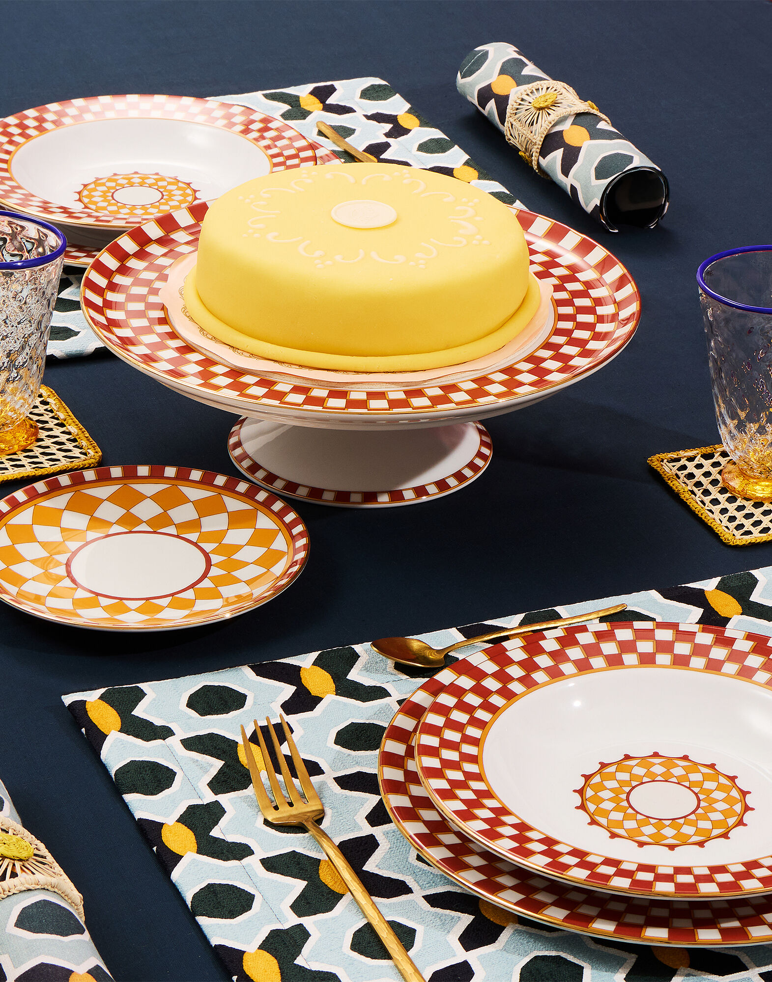 La DoubleJ Cake Stand Apollo Brick CAK0001CER001APL01RE06