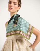 La DoubleJ Foulard 90 La DoubleJ Foulard 90 Zooflora Parrotstem Placée Light Blue SCA0067SIL006PAS04BU01