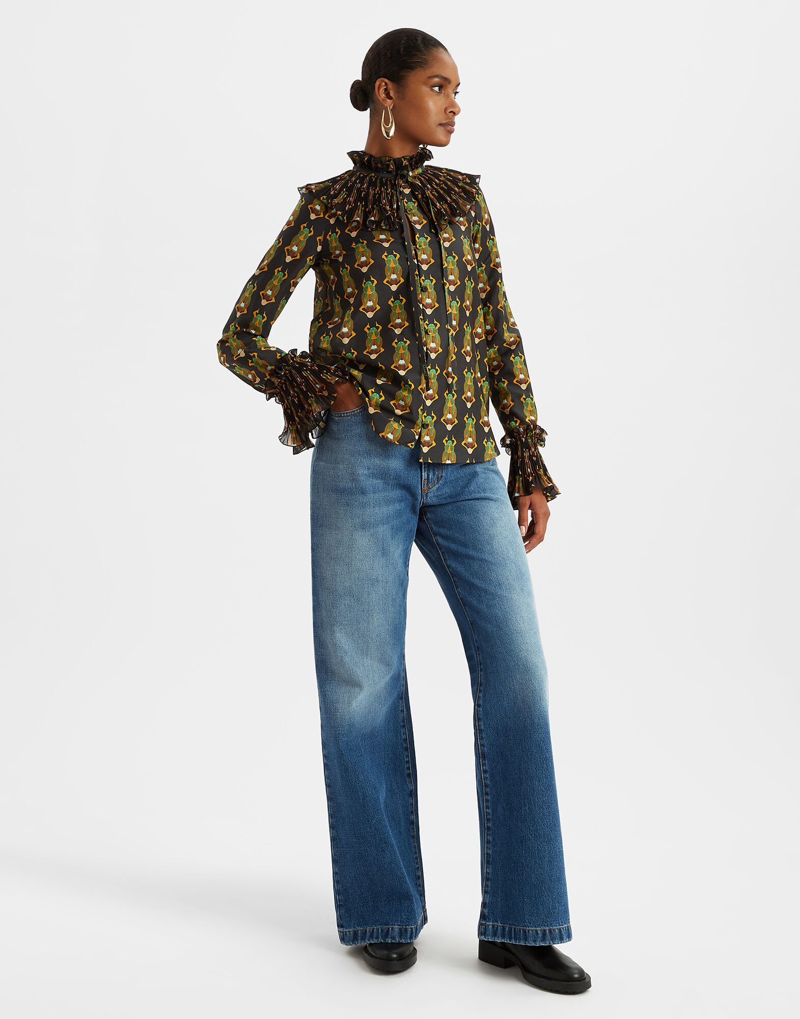 La DoubleJ Nefertiti Shirt Scarab Black SHI0081SIL010SCA01BL01