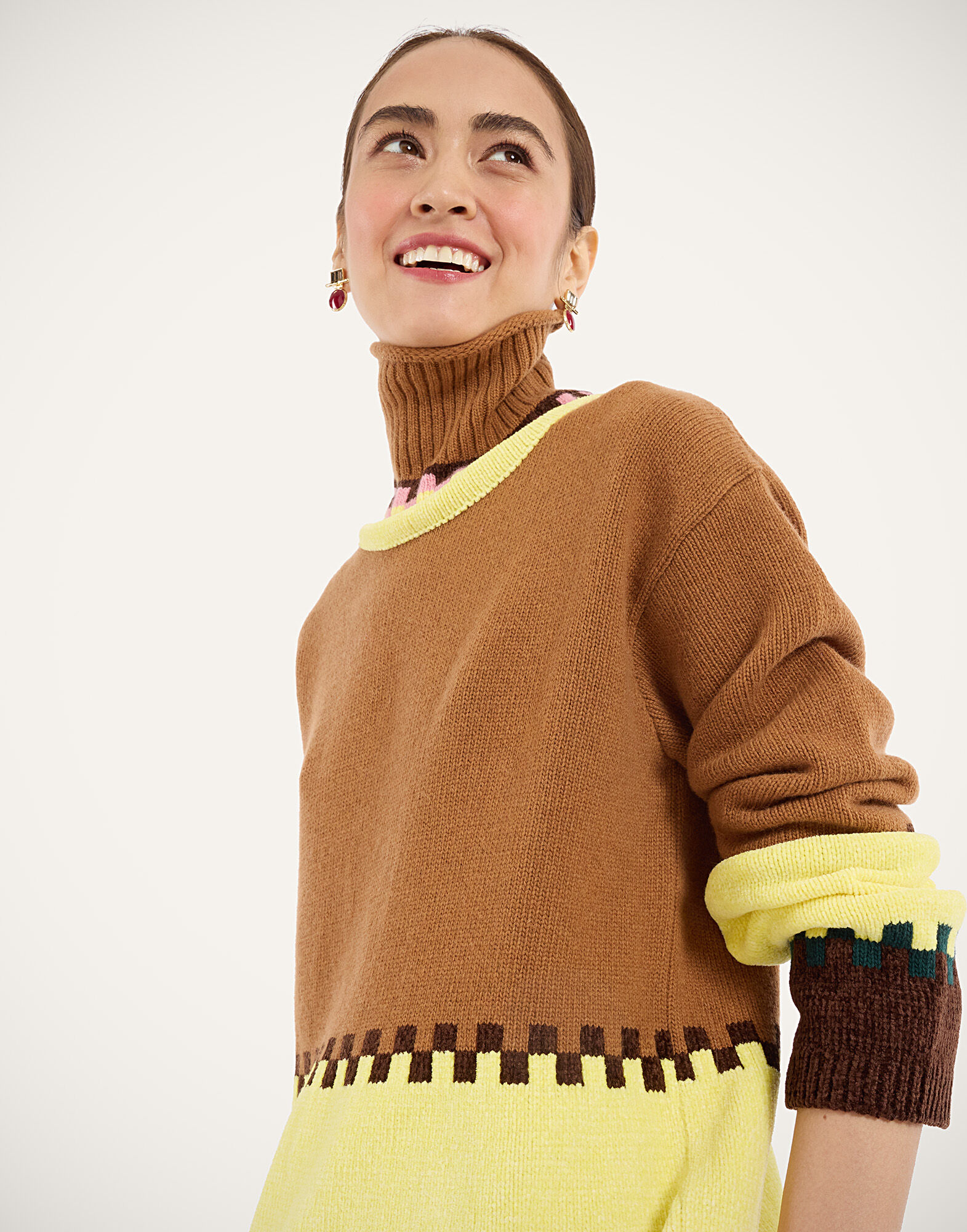 La DoubleJ Fireside Turtleneck Color Block Camel and Light Yellow PUL0384KNI037VA515BR04