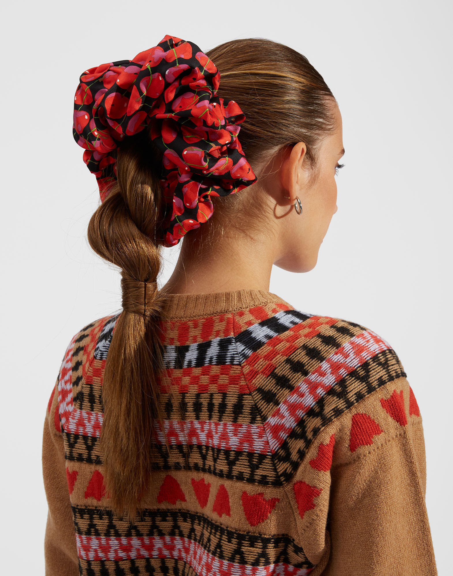 La DoubleJ Giga Scrunchie Black Cherries SCR0003SIL001CHY0003