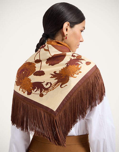 La DoubleJ Reversible Fringe Foulard 90 Coven Plac&eacute;e Buttercream SCA0073SIL006COV05WH09