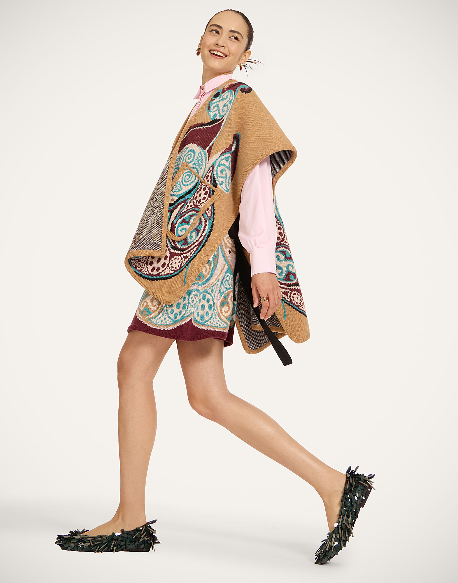 La DoubleJ In My Power Knit Scarf Cape Alchemy Light Blue, Burgundy, and Camel SCA0083KNI223VA524BR04