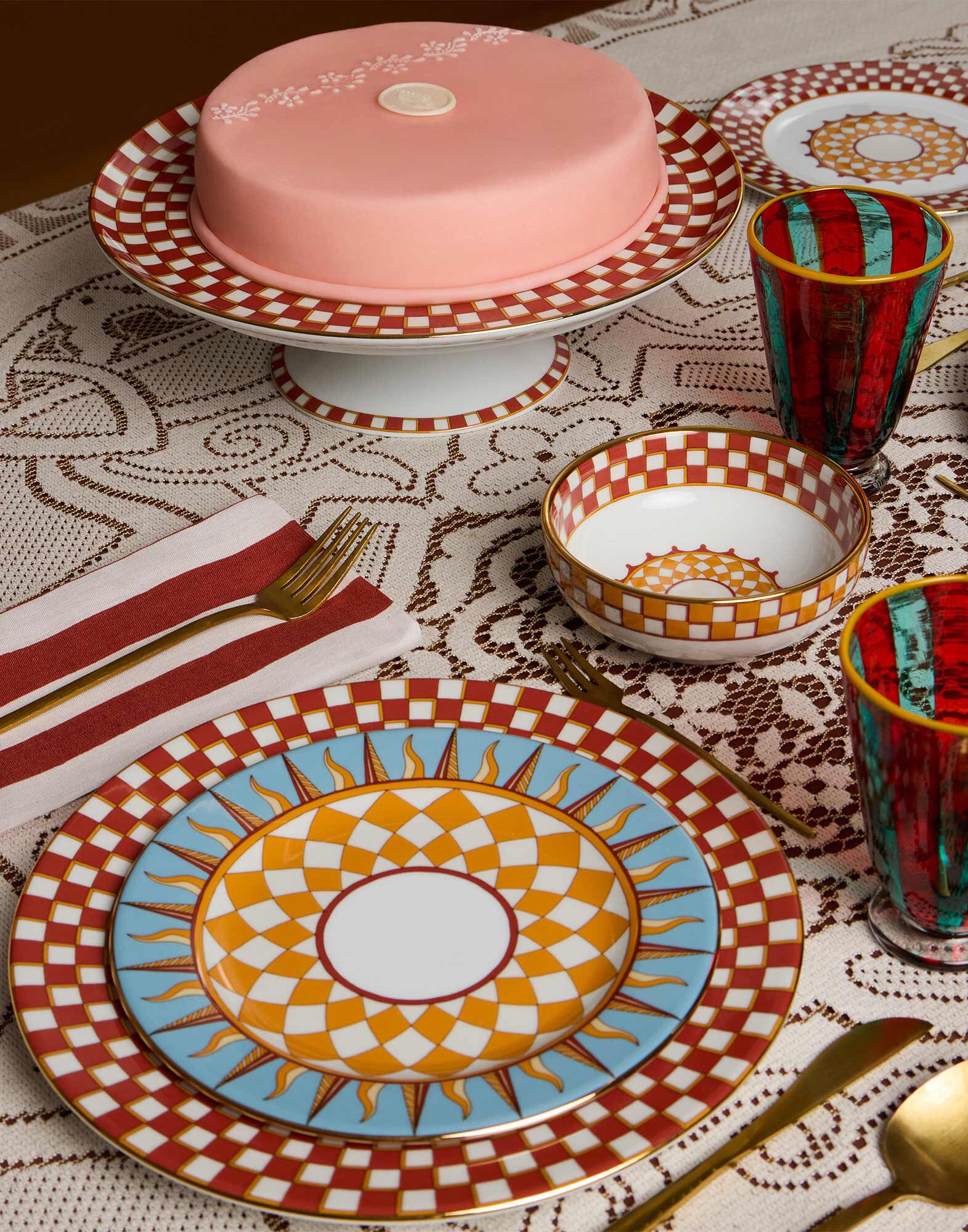 La DoubleJ Cake Stand Apollo Brick CAK0001CER001APL01RE06