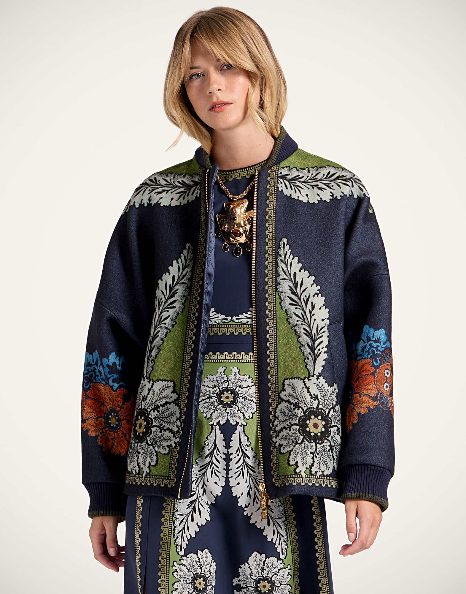 JAC0151PLA003BOU01_BU06_0.jpg?