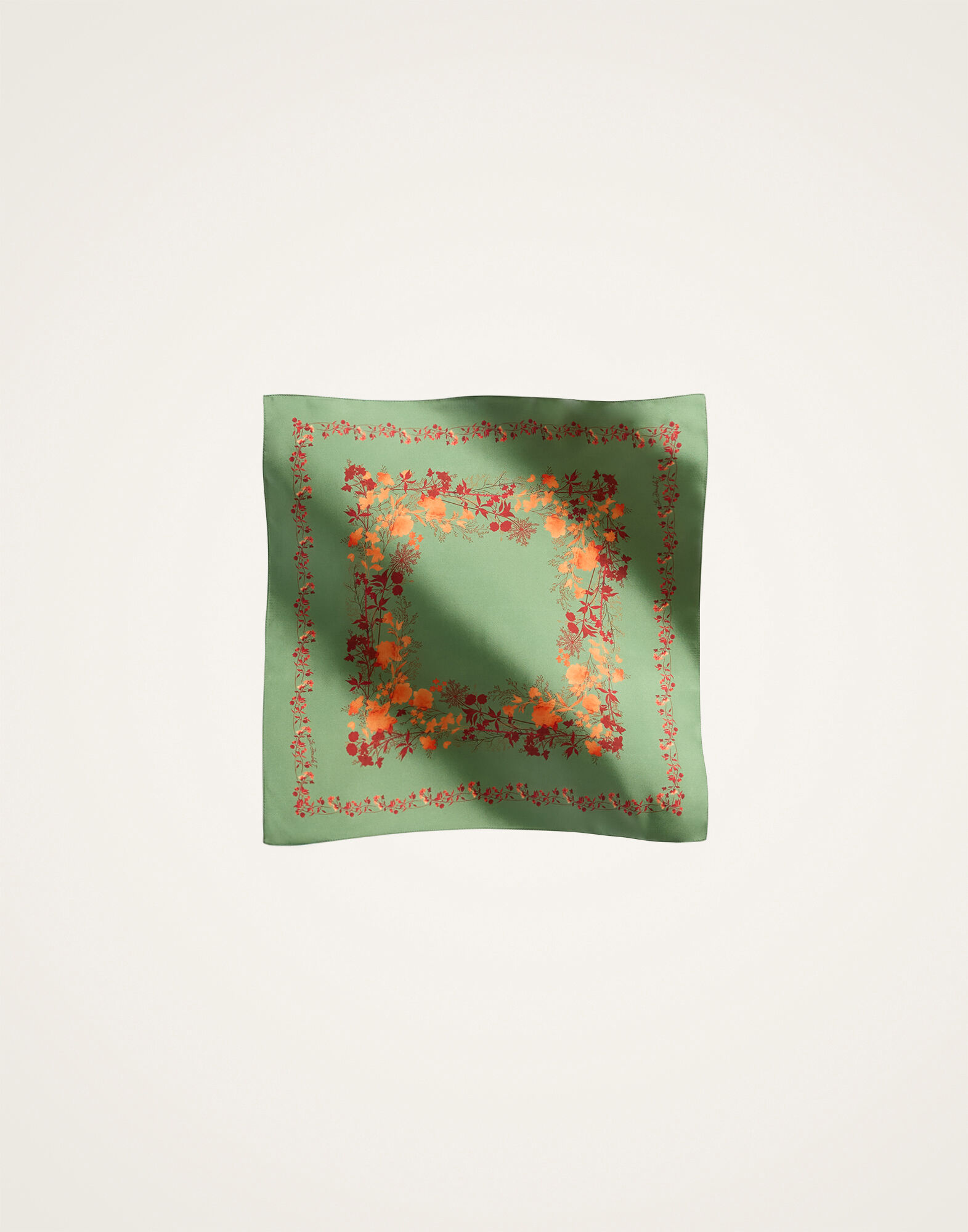 La DoubleJ Foulard 45 Woodland Plac&eacute;e Camouflage SCA0065SIL001WOD01GR08