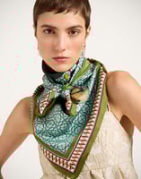La DoubleJ Foulard 90 La DoubleJ Foulard 90 Zooflora Parrotstem Placée Light Blue SCA0067SIL006PAS04BU01