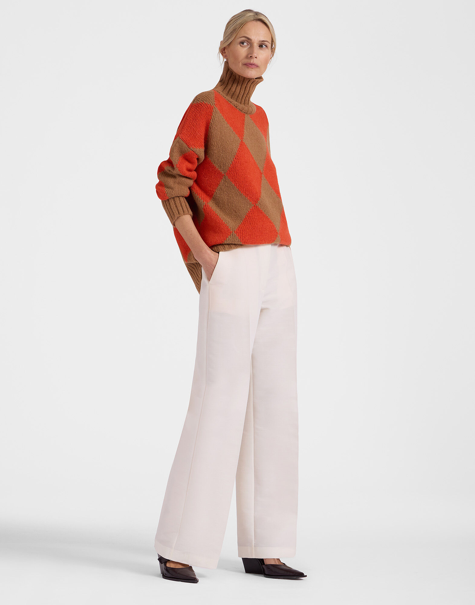 La DoubleJ Argyle Sweater Camel/Orange PUL0091KNI064VAR0123