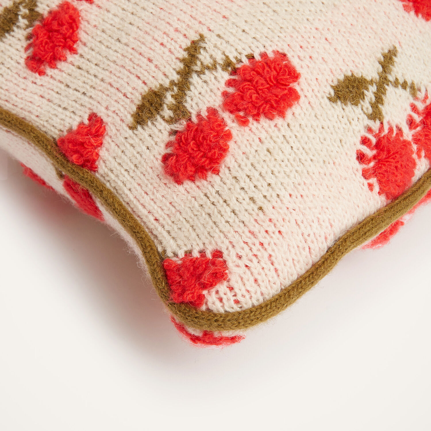  La Doublej Cushions & Poufs Gend - Cherry Knitted Cushion Off White One Size 46%acrilic 34%alpaca 14%polyammide 6%polyester 