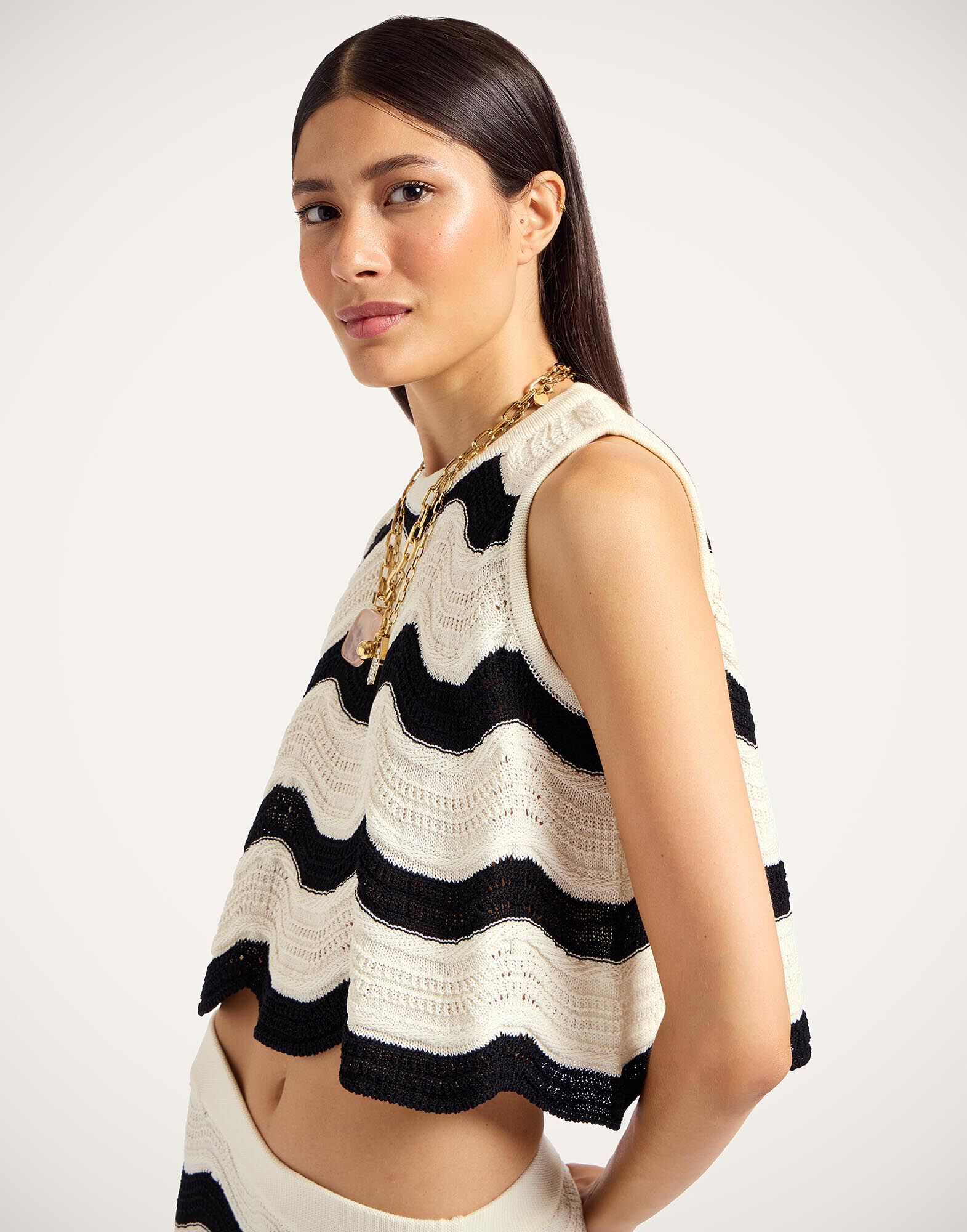 La DoubleJ Chevron Top Bicolor Black & Ivory PUL0266KNI158VA369BR05