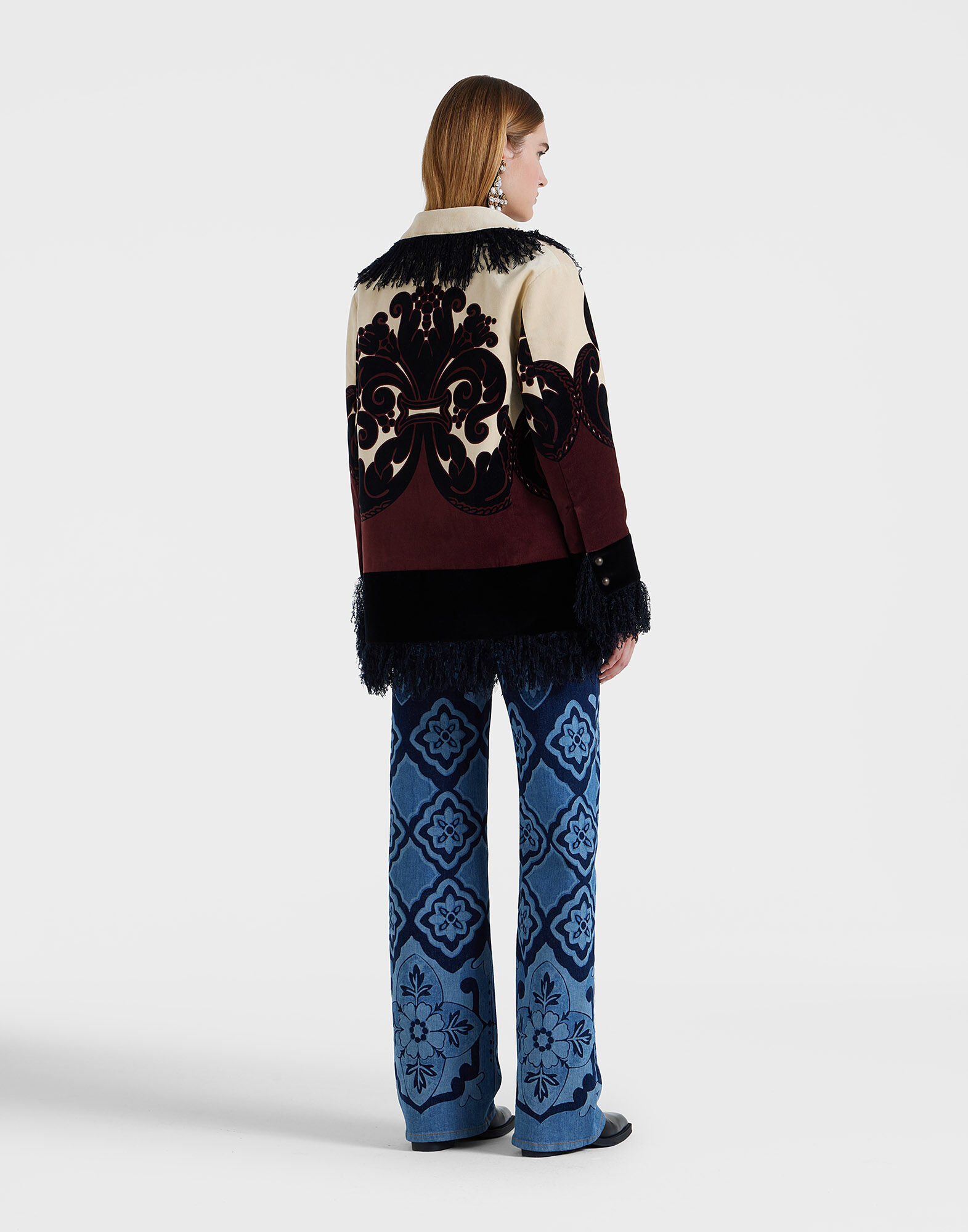 Embroidered boyfriend jeans clearance