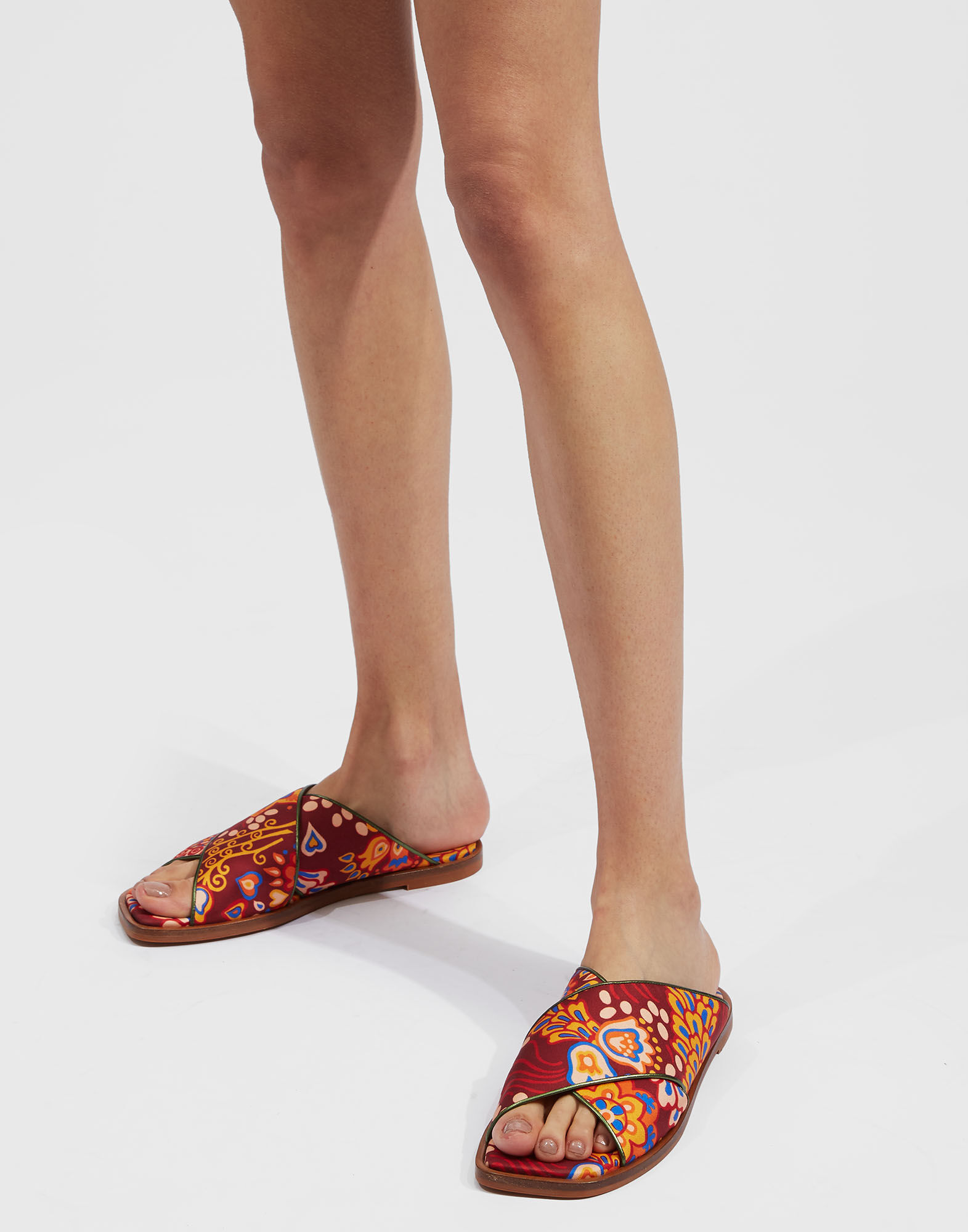 La DoubleJ Criss-Cross Sandals Taranta SHO0013FOD001TAR0002