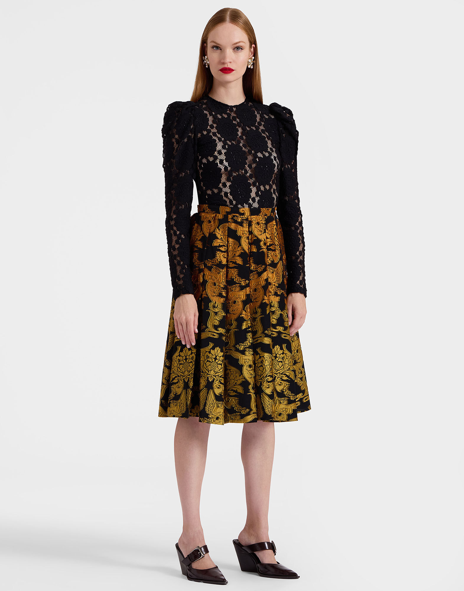 La DoubleJ Clingy Top Solid Black TOP0138EMB037SOLIDBL01