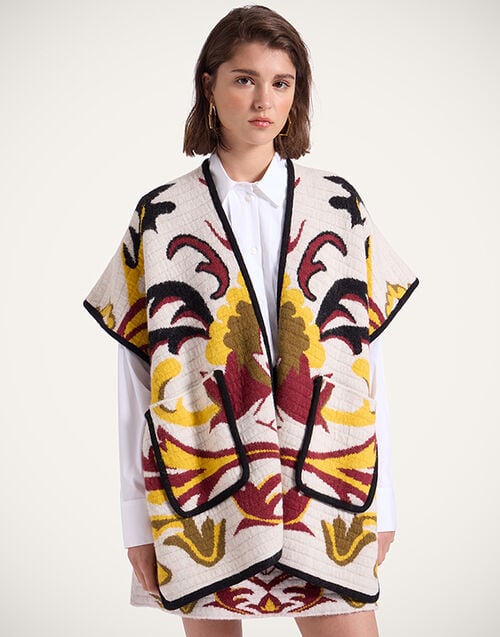 La DoubleJ In My Power Knit Scarf Cape La DoubleJ In My Power Knit Scarf Cape Multicolor Ivory & Red SCA0083KNI177VA402BR05