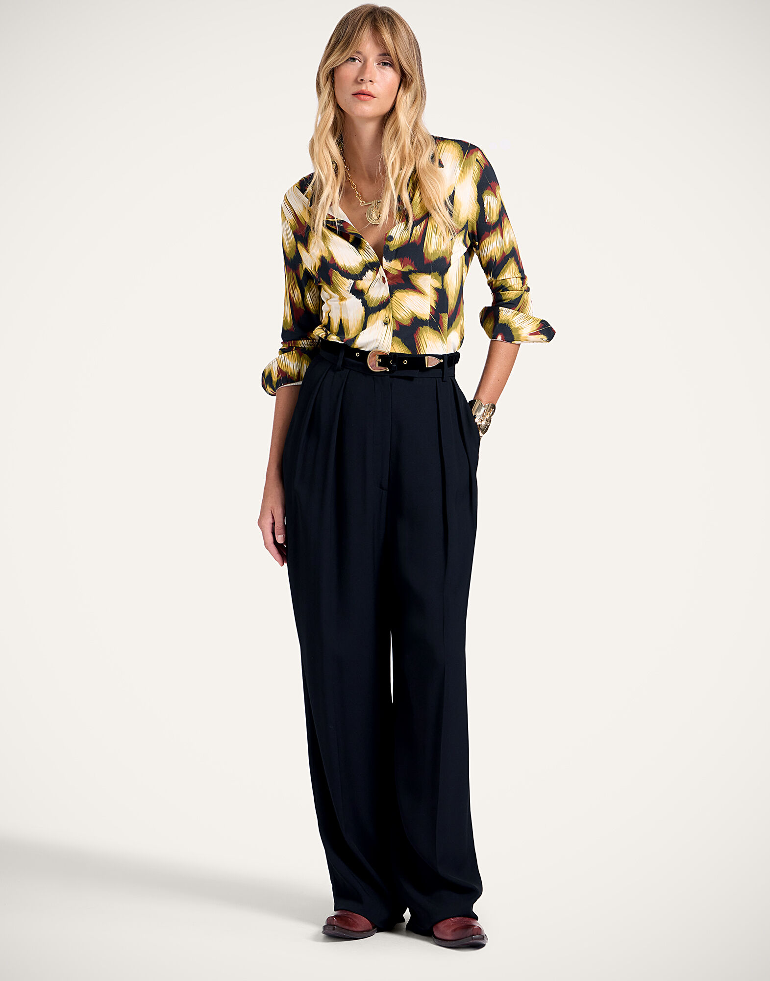 La DoubleJ Fitted Shirt Monarch Black SHI0116JER027MNR01BL01