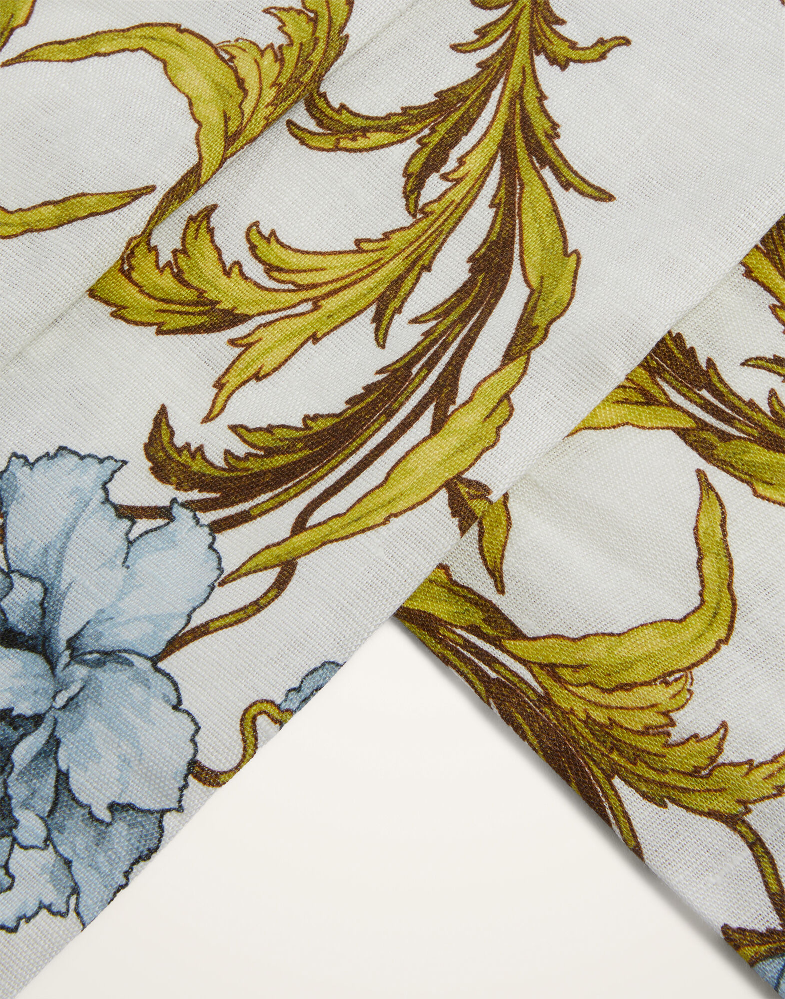 La DoubleJ Large Tablecloth Nymph Bloom Light Blue TBC0018LIN008NYB01BU01