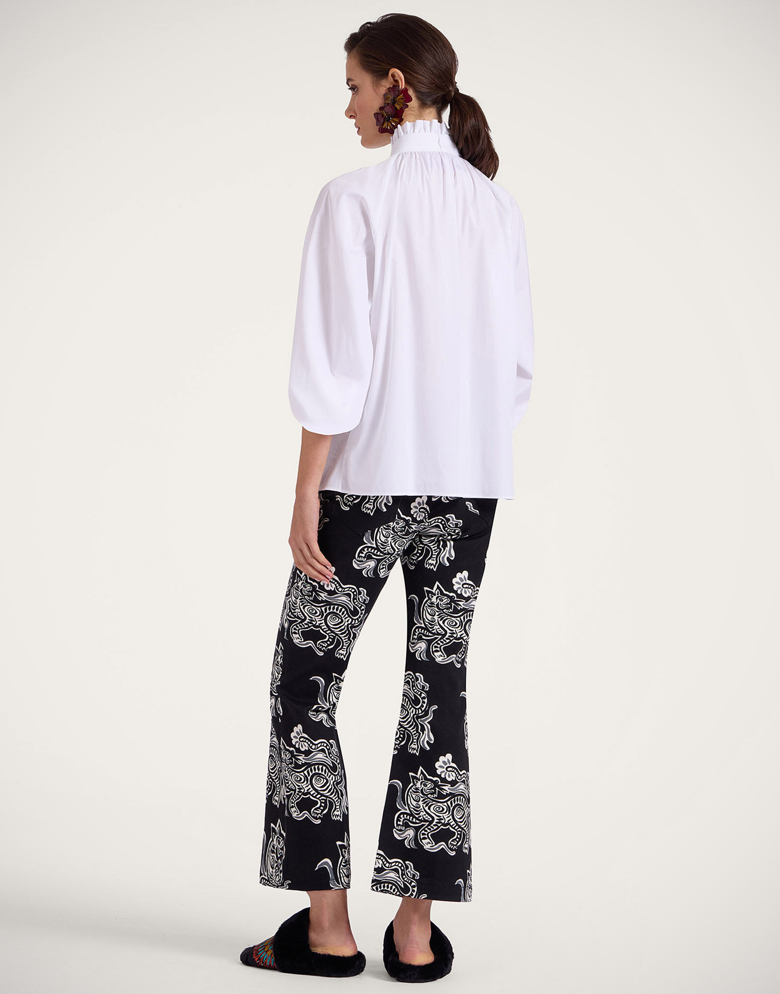 La DoubleJ The Cropped Flare Jean Crazy Tigers Black & White TRO0158COT063TIG01BL03