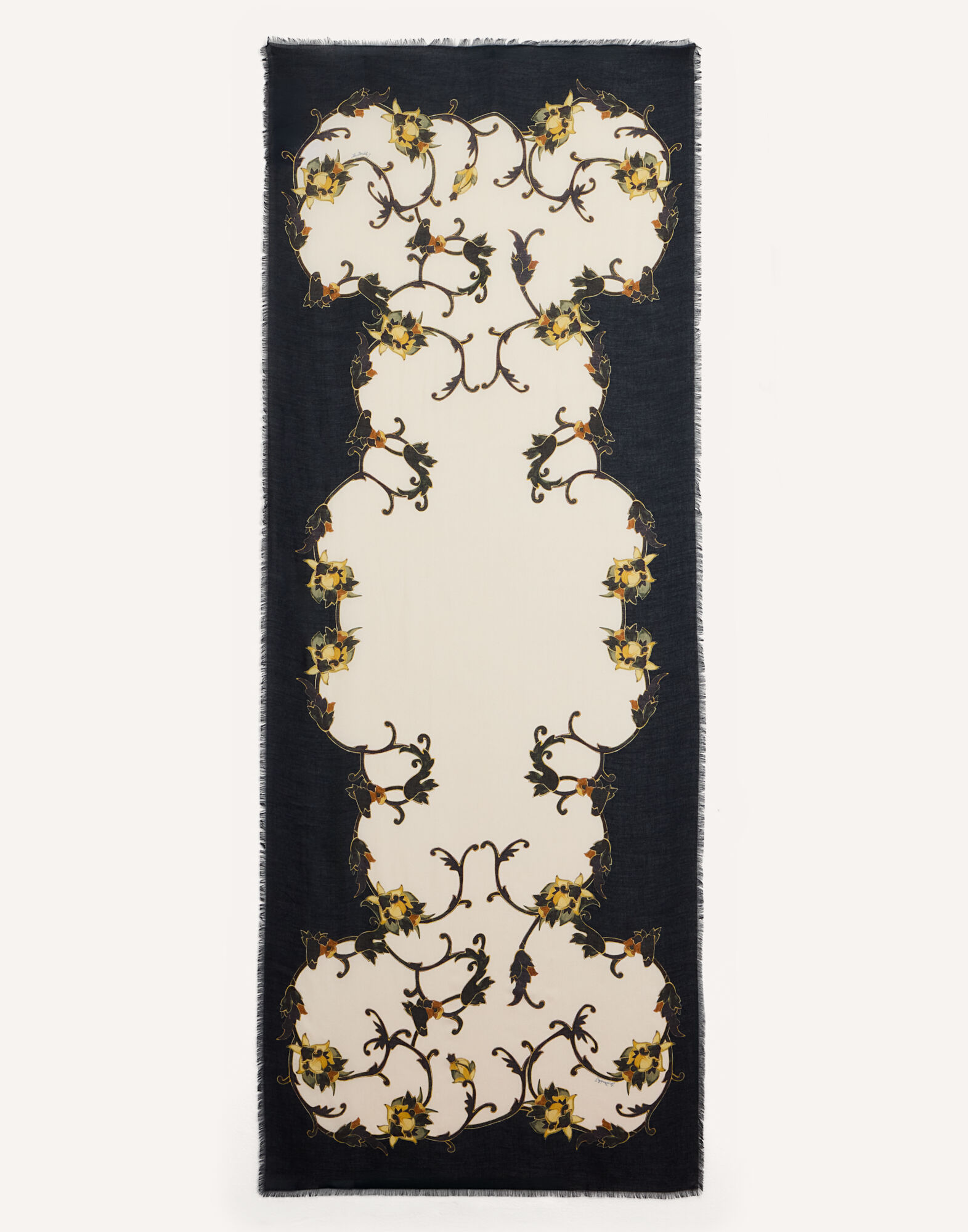 La DoubleJ Scarf Buttercup Plac&eacute;e Black SCA0097MOS001BTC03BL01