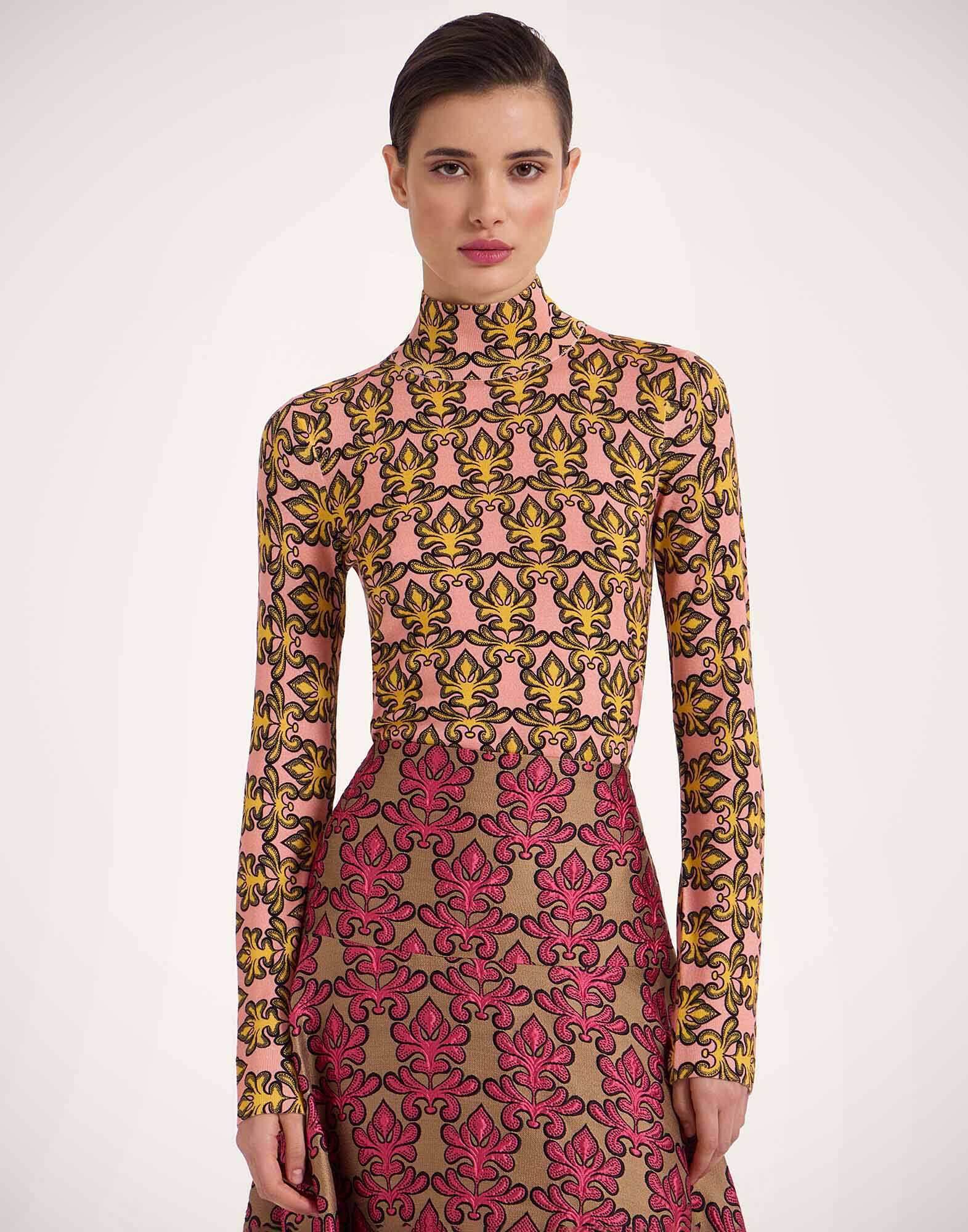 La DoubleJ Silky Turtleneck Herald Fuchsia PUL0236KNI143VA328PI03