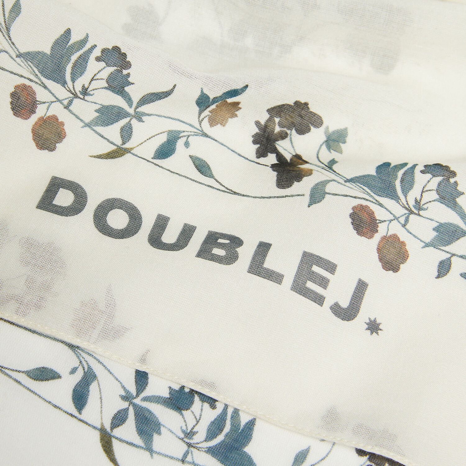 La Doublej Pareo In Stilo Placée Ivory