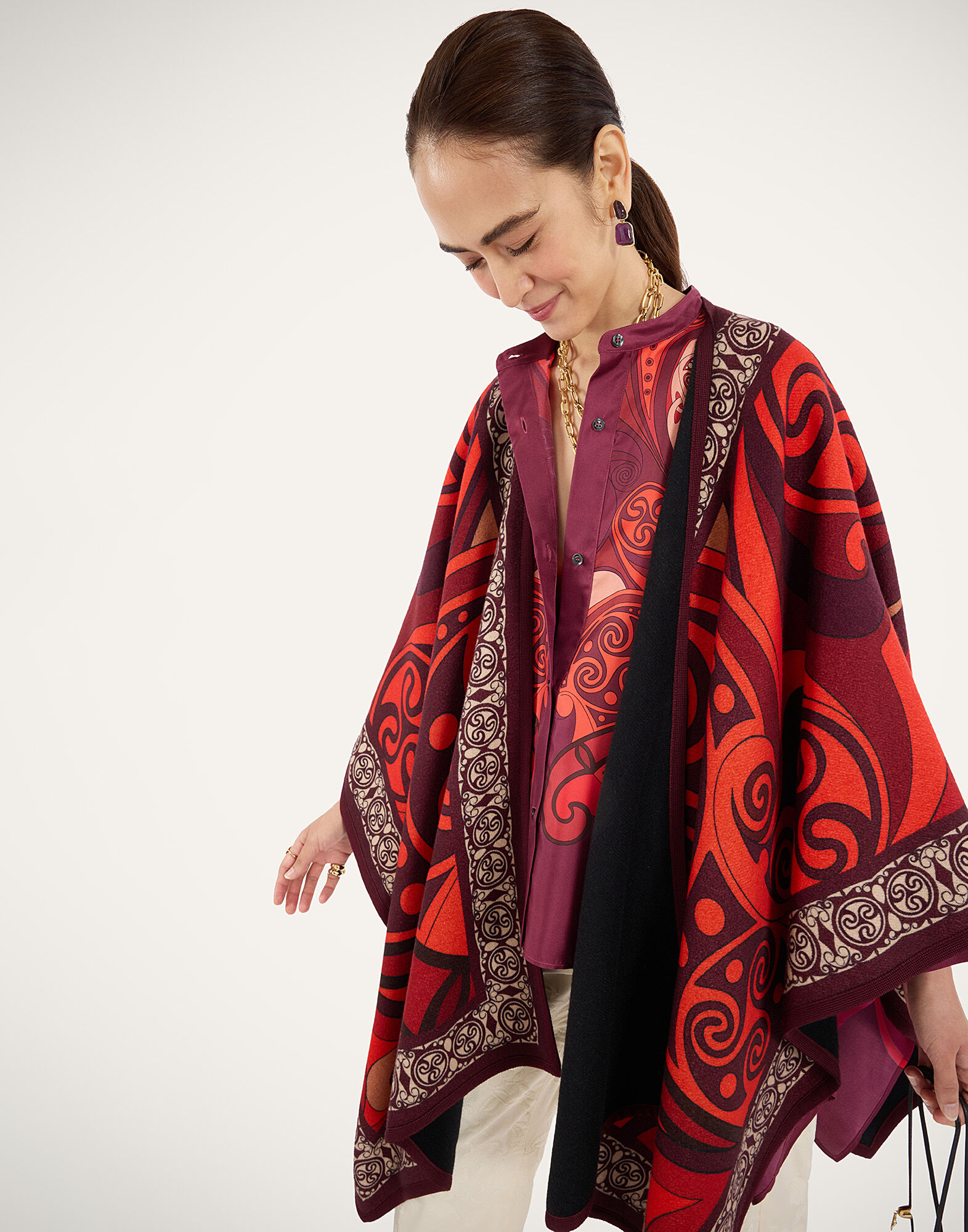 La DoubleJ Soul Poncho Alchemy Plac&eacute;e Dark Red SCA0047PLA003ALC03RE40
