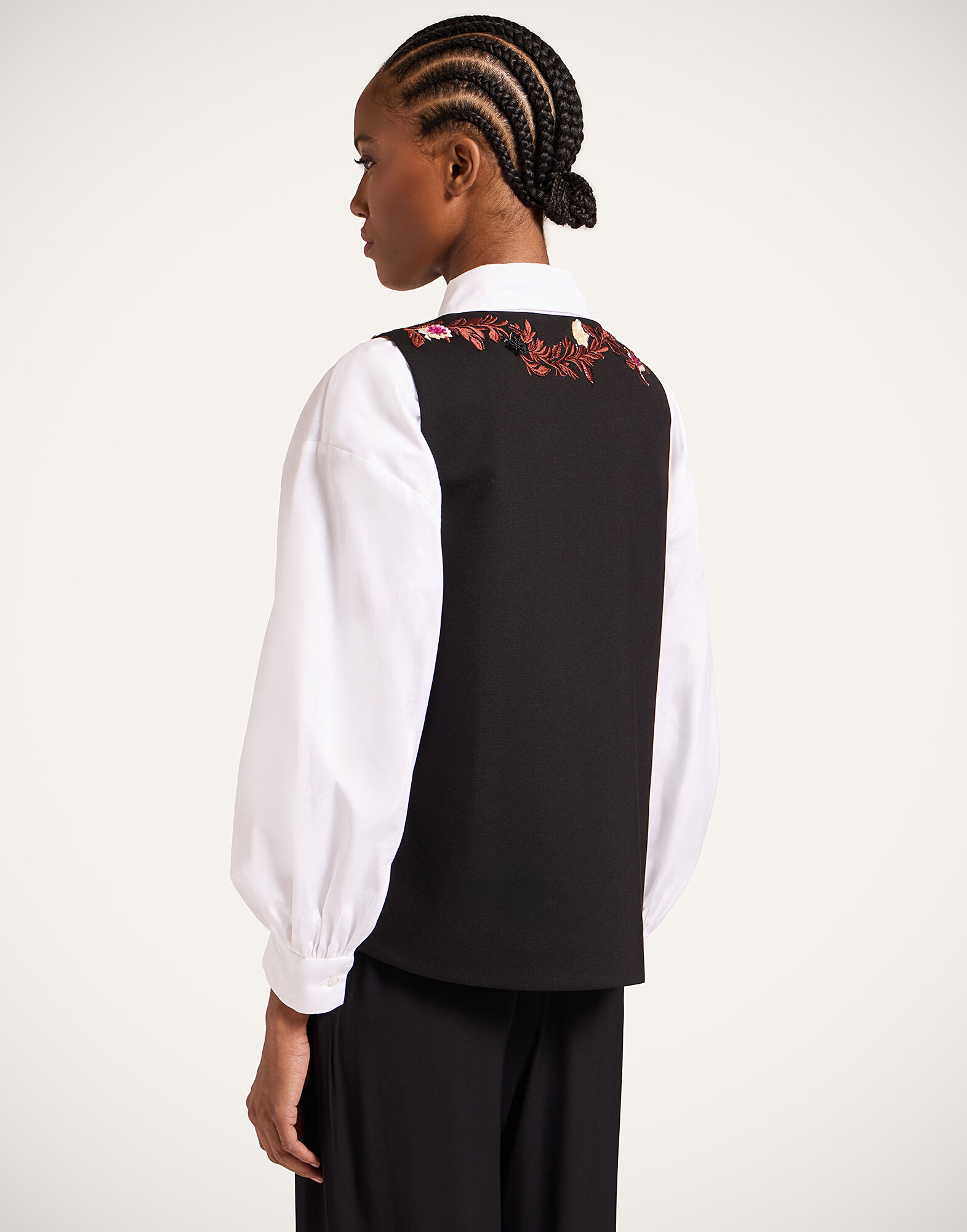 La DoubleJ V-Neck Scala Top Solid Black TOP0181JER071SOLIDBL01