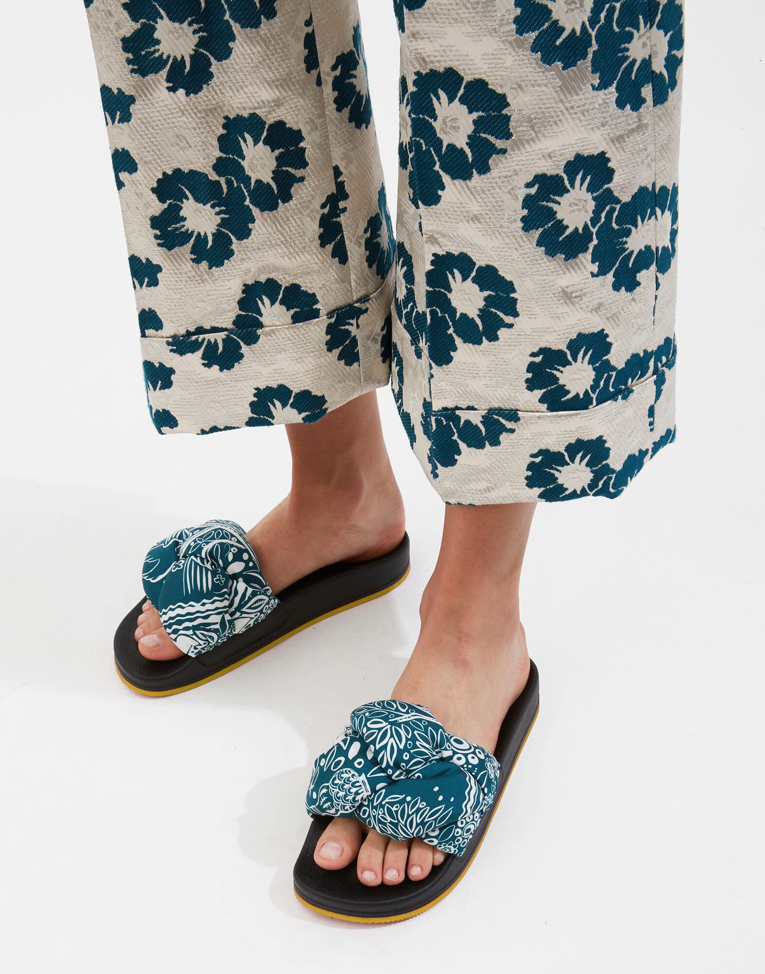 La DoubleJ Treccia Slides Ionic SHO0005FOD001ION0001