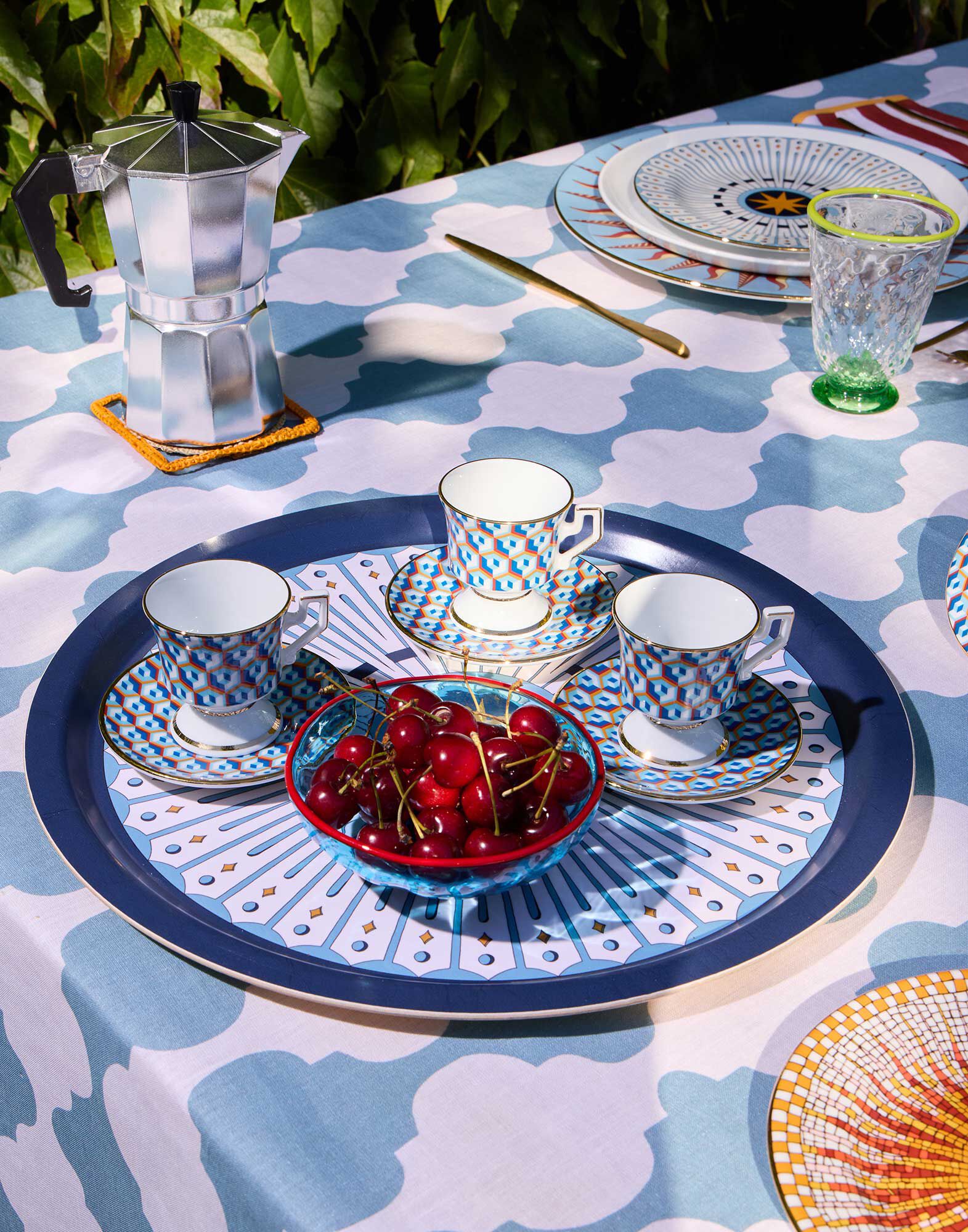 La DoubleJ Round Printed Tray Feria Midnight TRA0002WOD001FER01BU04