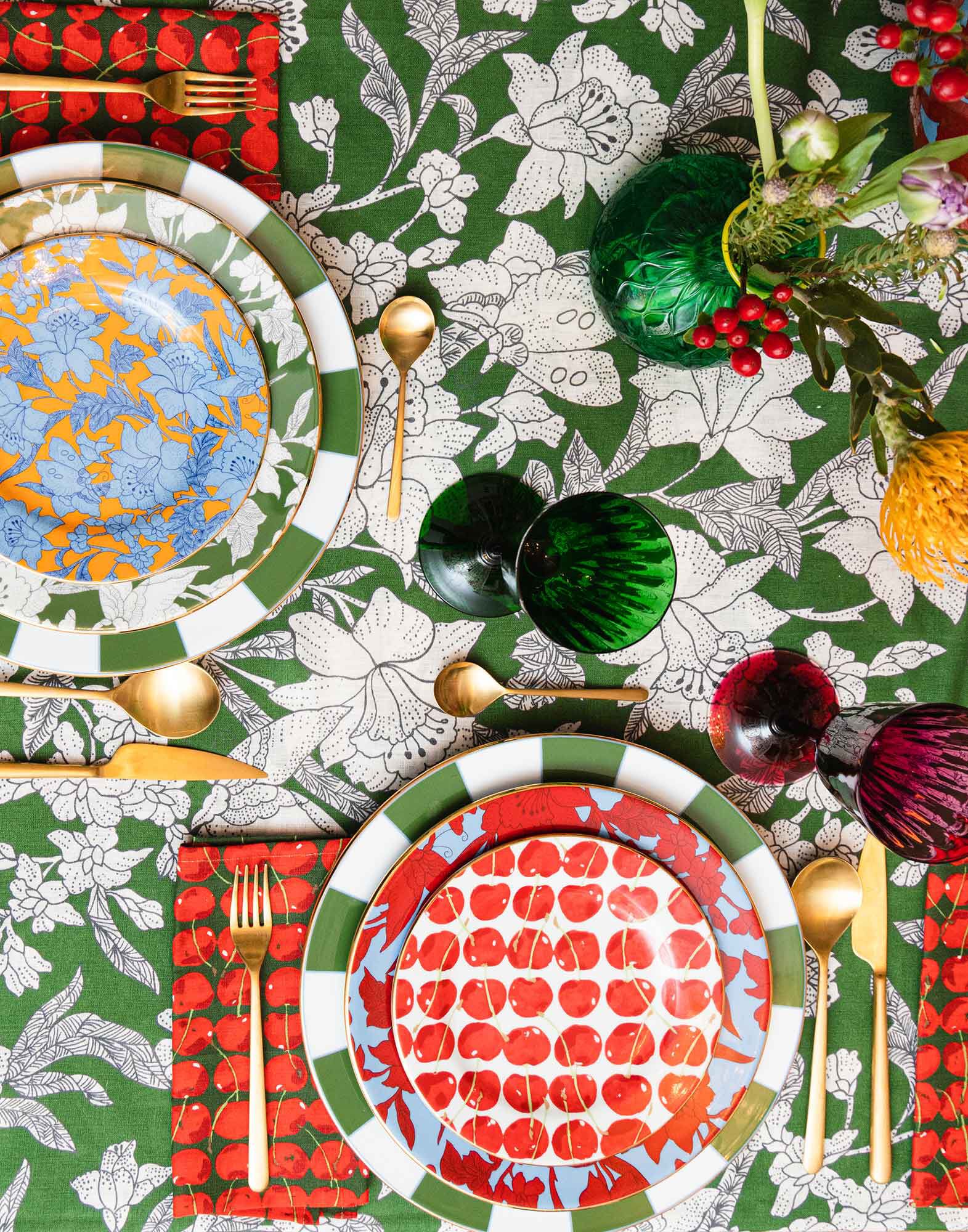 La DoubleJ Dessert Plates Set Of 2 Cherries Avorio DIS0063CER001CHY0005