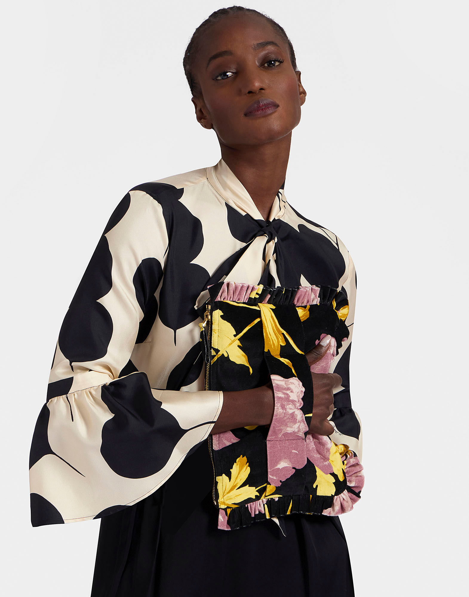 La DoubleJ Hand Pochette Sylph Black BAG0059VEL001SYL01BL01