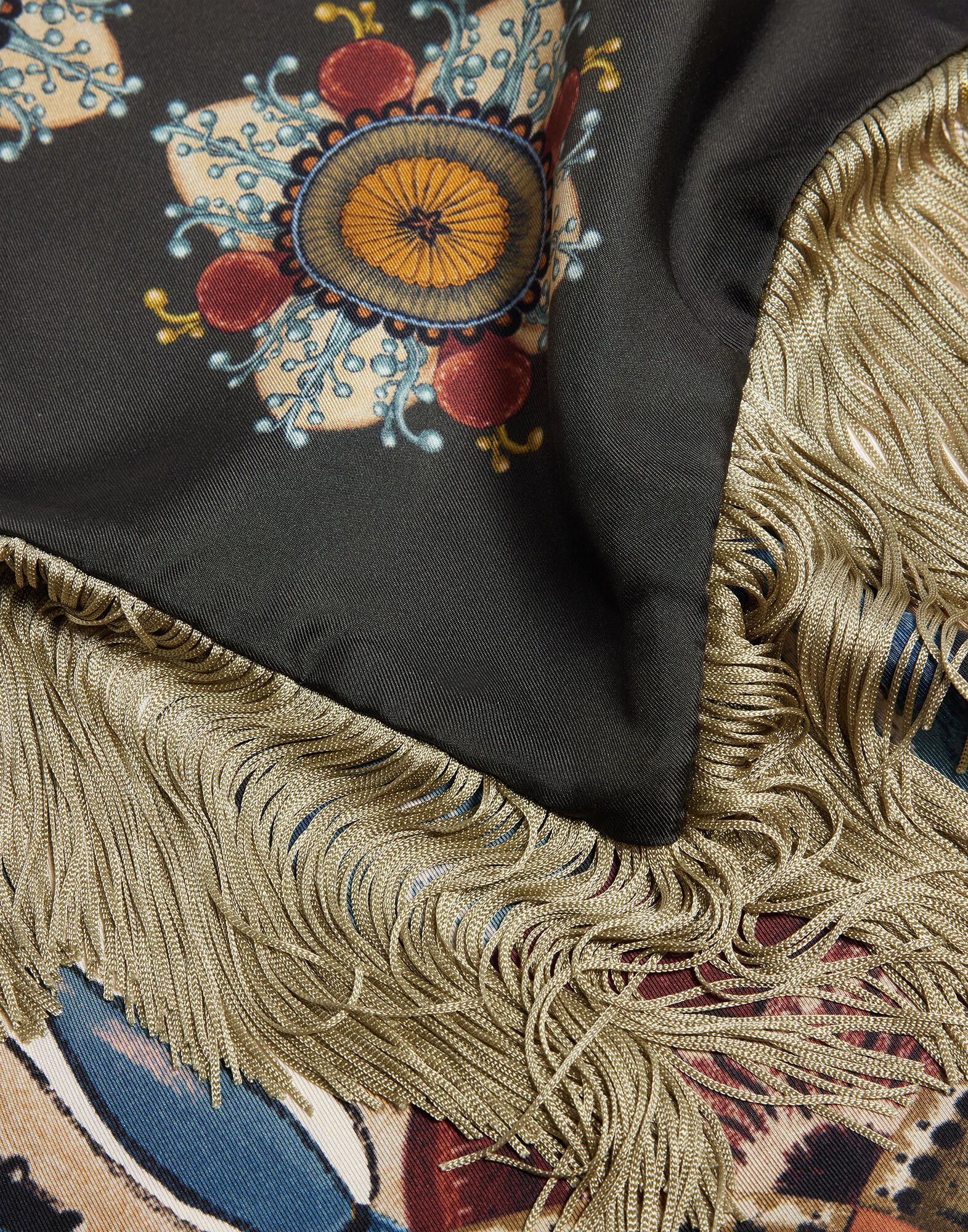 Fringe Triangle Scarf in Nucleus Placée Off White for Women