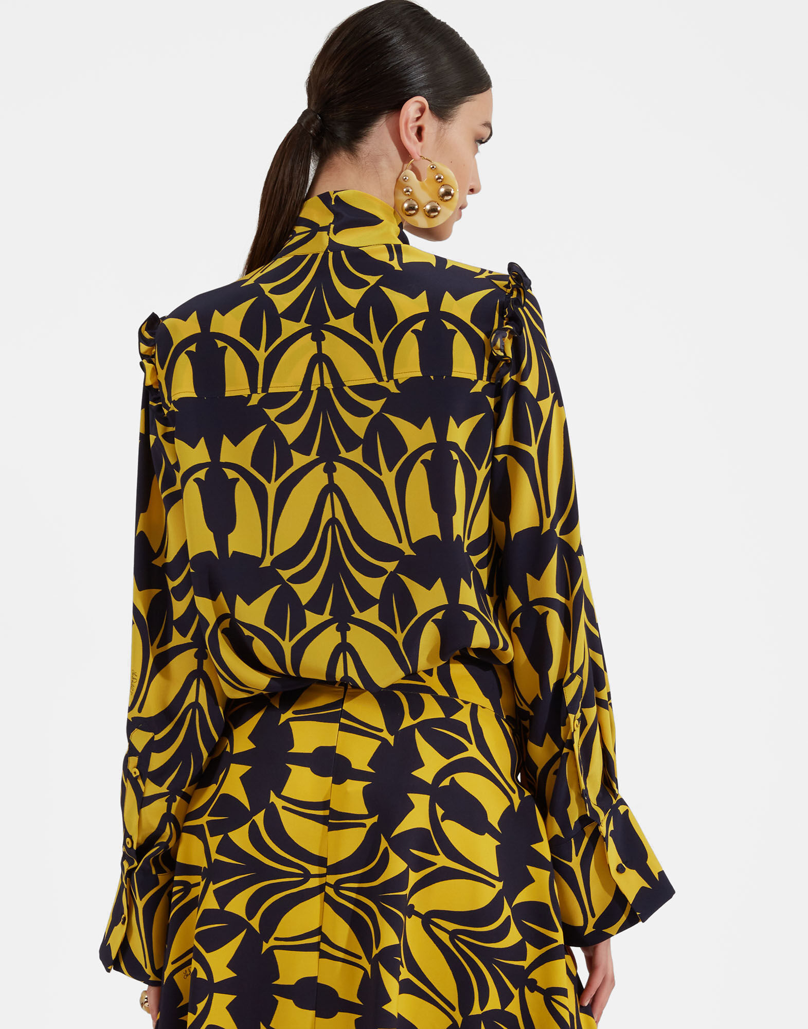 La DoubleJ Ascot Shirt Papyrus Gold SHI0080CRE001PAY01YE05