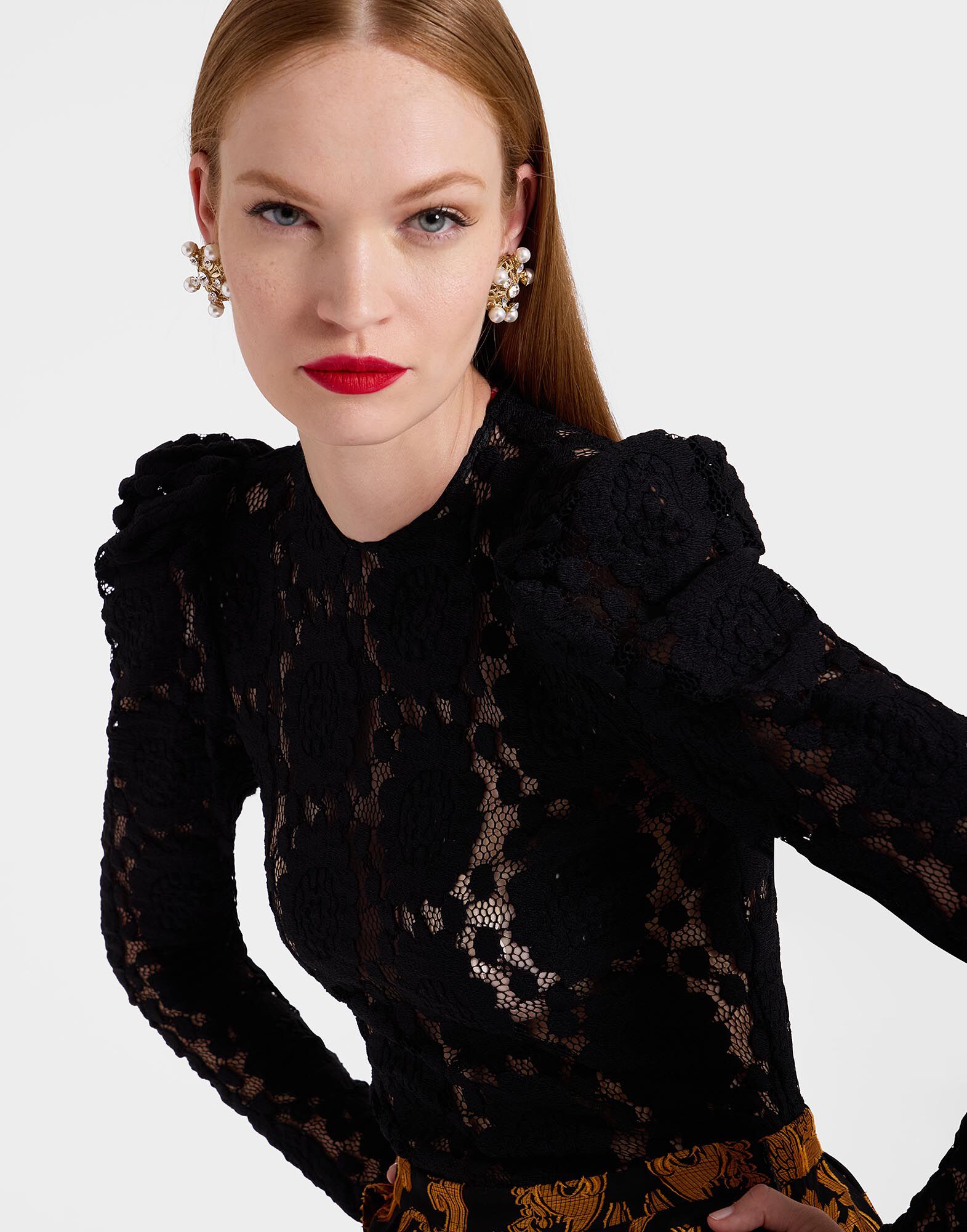 La DoubleJ Clingy Top Solid Black TOP0138EMB037SOLIDBL01