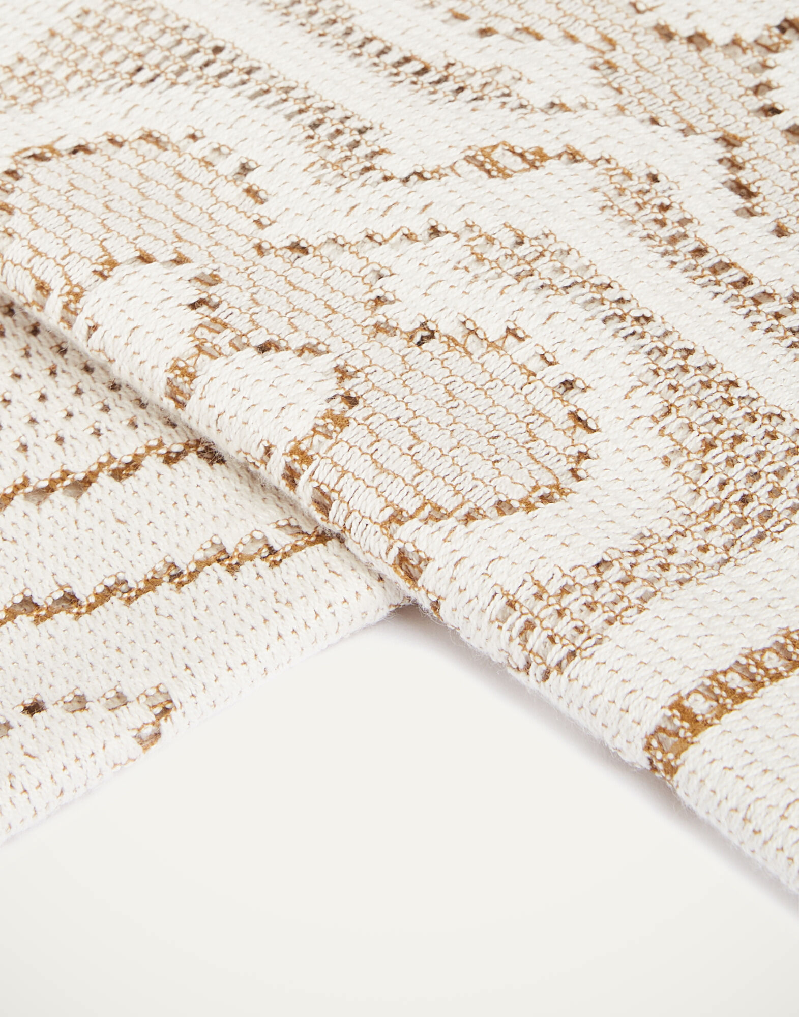 La DoubleJ Lacey Medium Tablecloth Solid White Smoke TBC0014EMB065SOLIDWH02