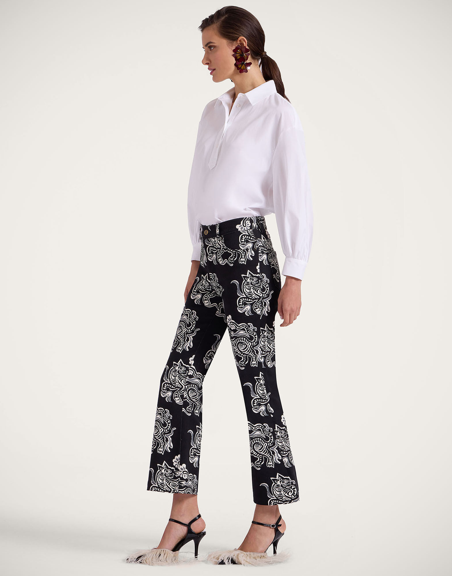 La DoubleJ The Cropped Flare Jean Crazy Tigers Black & White TRO0158COT063TIG01BL03