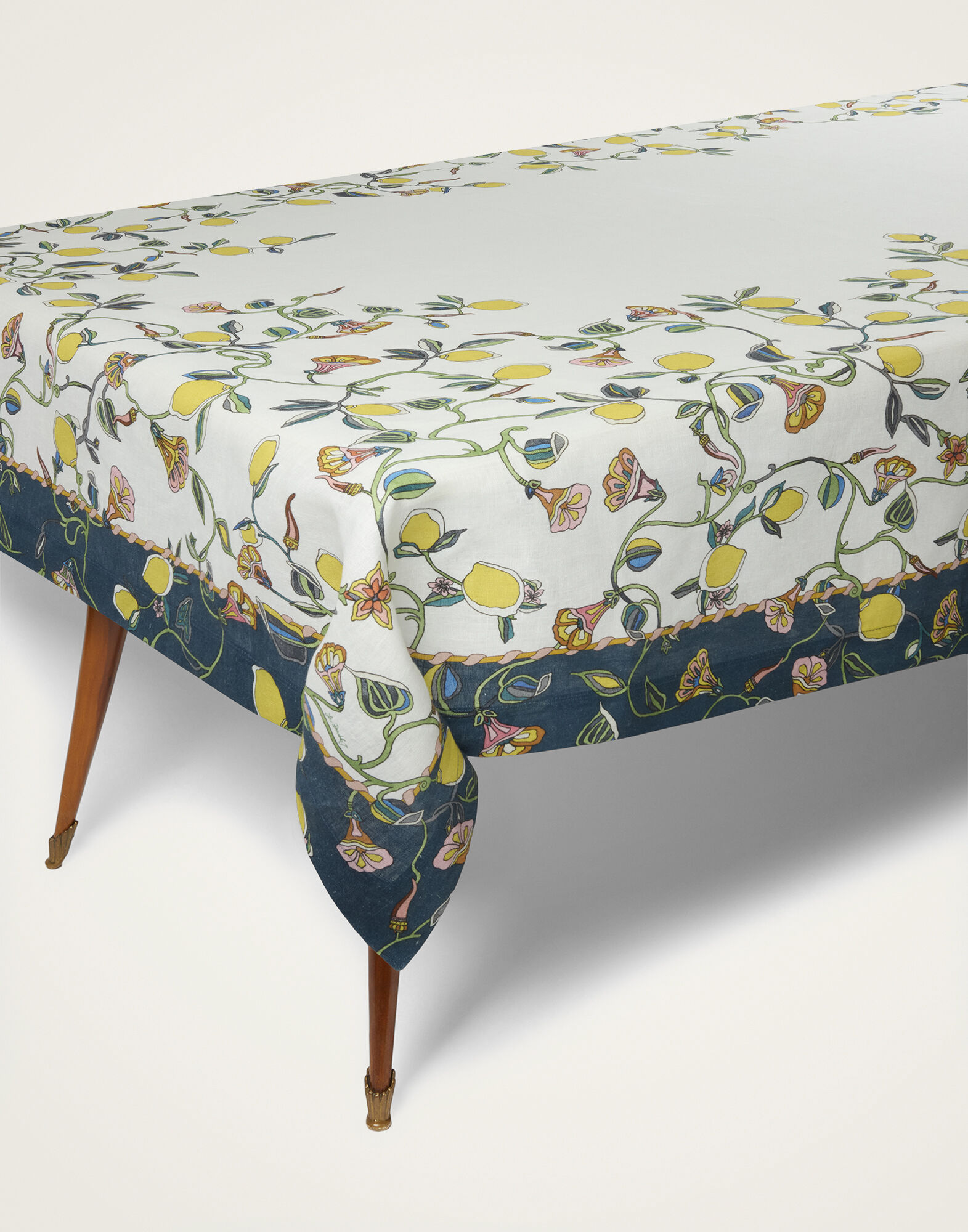 La DoubleJ Large Tablecloth Borboni Plac&eacute;e White TBC0018LIN008BRN14WH01