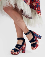 La DoubleJ Medal Wedge La DoubleJ Medal Wedge Moonflower Navy SHO0079COT005MOO01BU06