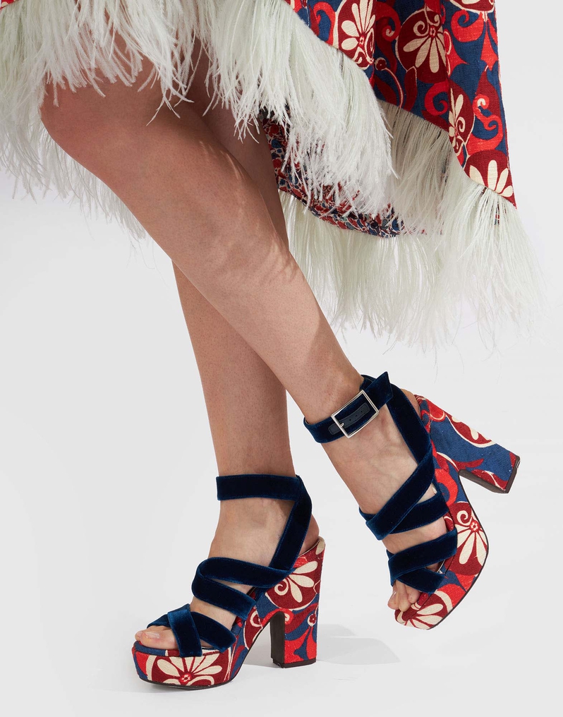 La DoubleJ Medal Wedge La DoubleJ Medal Wedge Moonflower Navy SHO0079COT005MOO01BU06