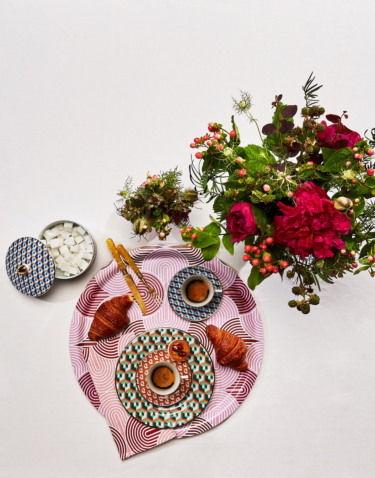 La DoubleJ Round Printed Tray Slinky Rosso TRA0002WOD001SLI0004