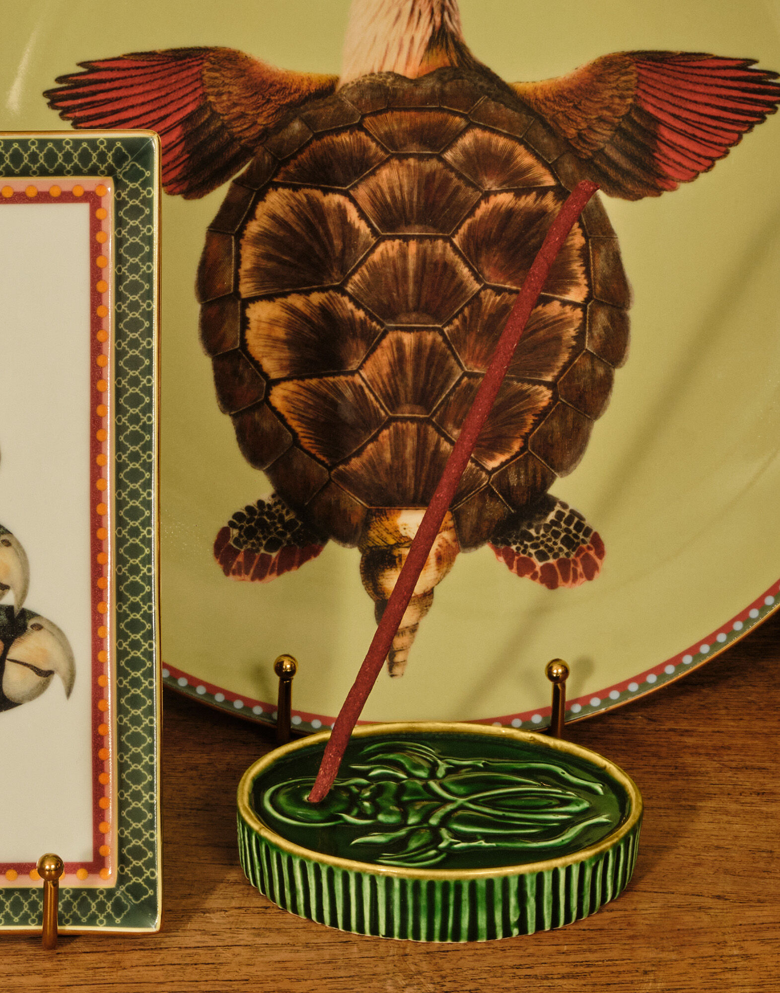 La DoubleJ Oval Incense Holder Scarab Forest Green OTC0007CER004SCA01GR15