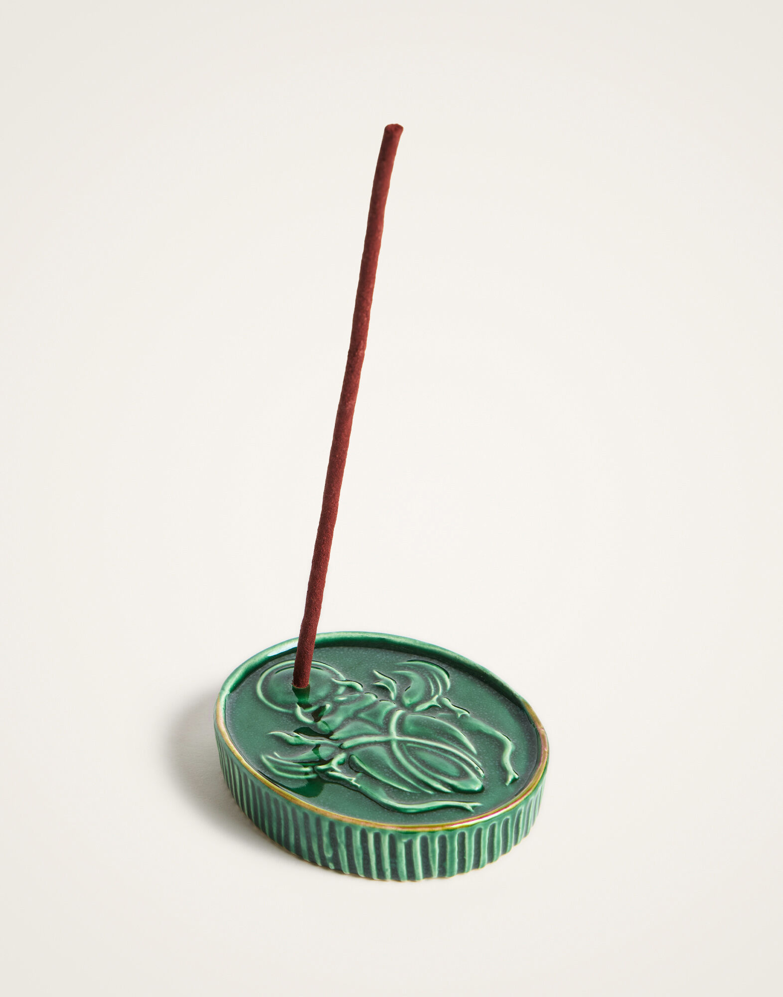 La DoubleJ Oval Incense Holder Scarab Forest Green OTC0007CER004SCA01GR15