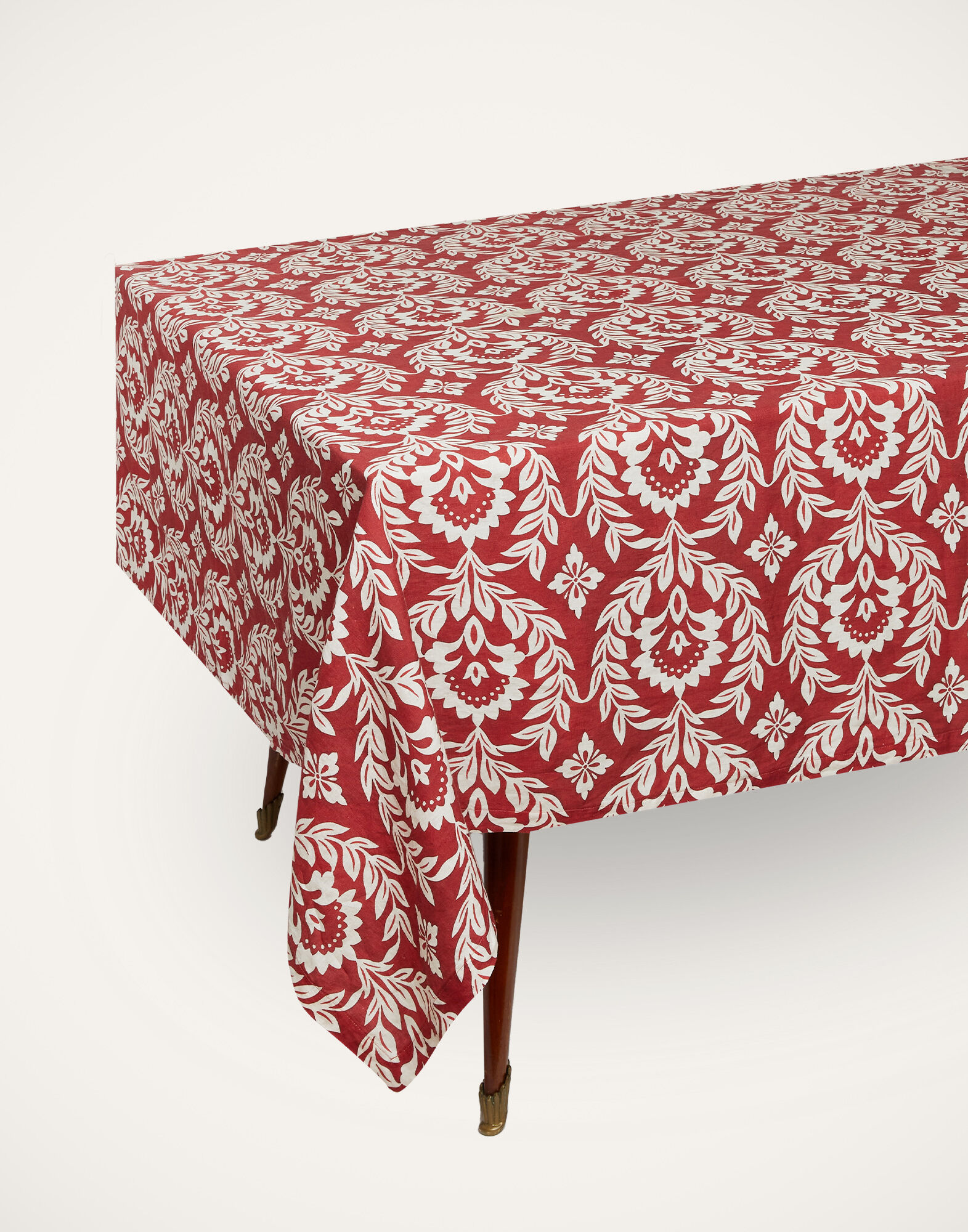 La DoubleJ Large Tablecloth Garland Bordeaux TBC0003LIN001GRL0012