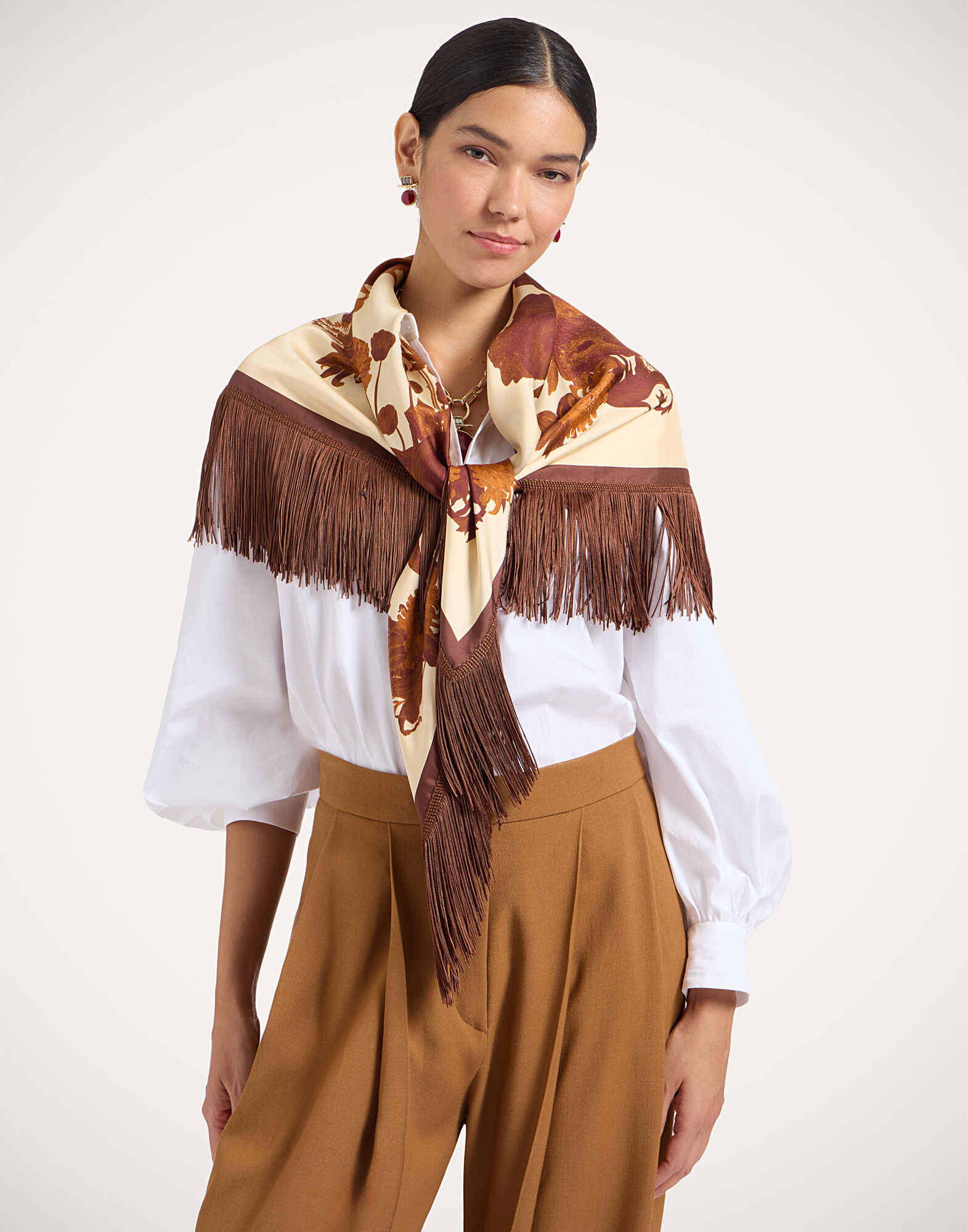 La DoubleJ Reversible Fringe Foulard 90 Coven Plac&eacute;e Buttercream SCA0073SIL006COV05WH09