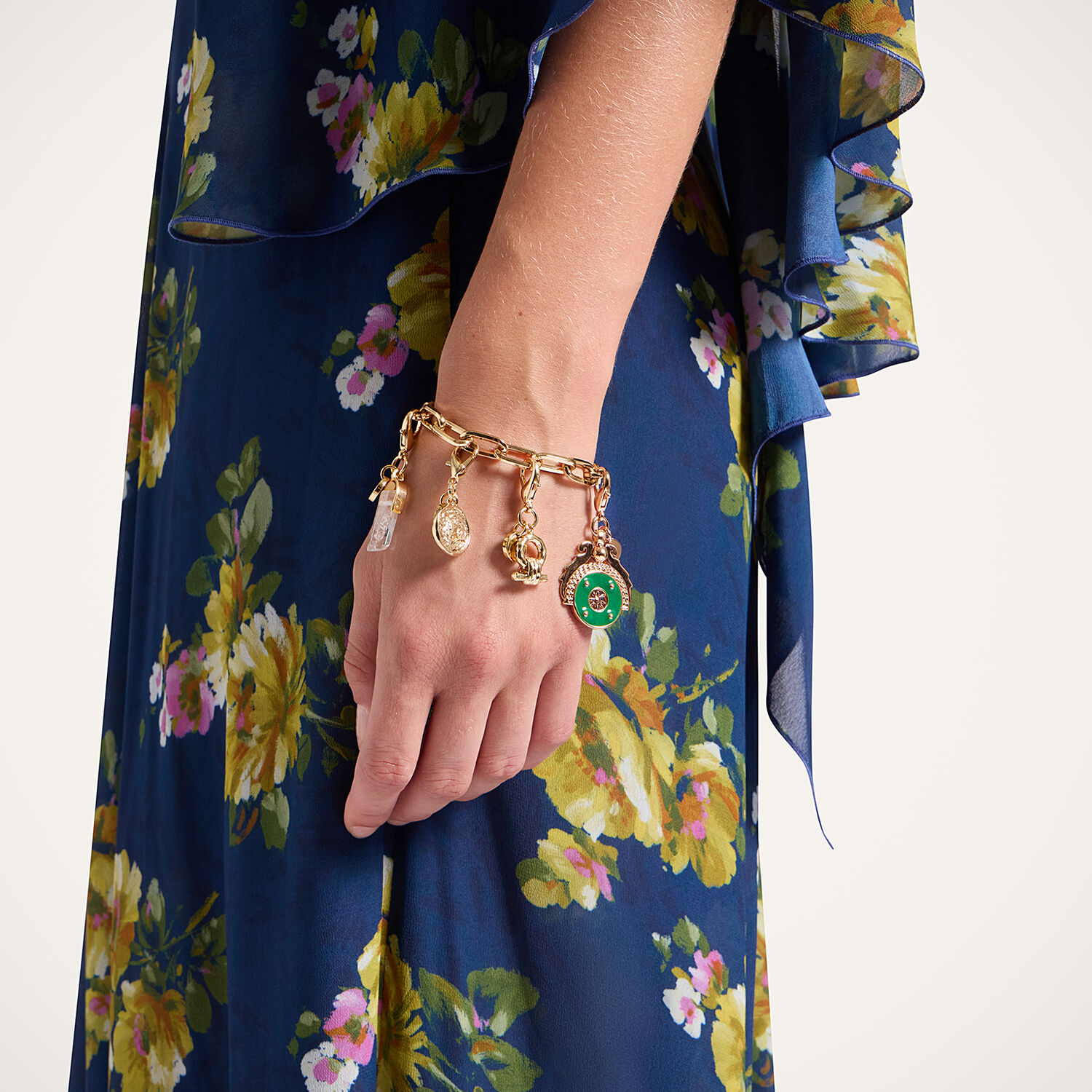 La Doublej Shen Loop Charm In Gold