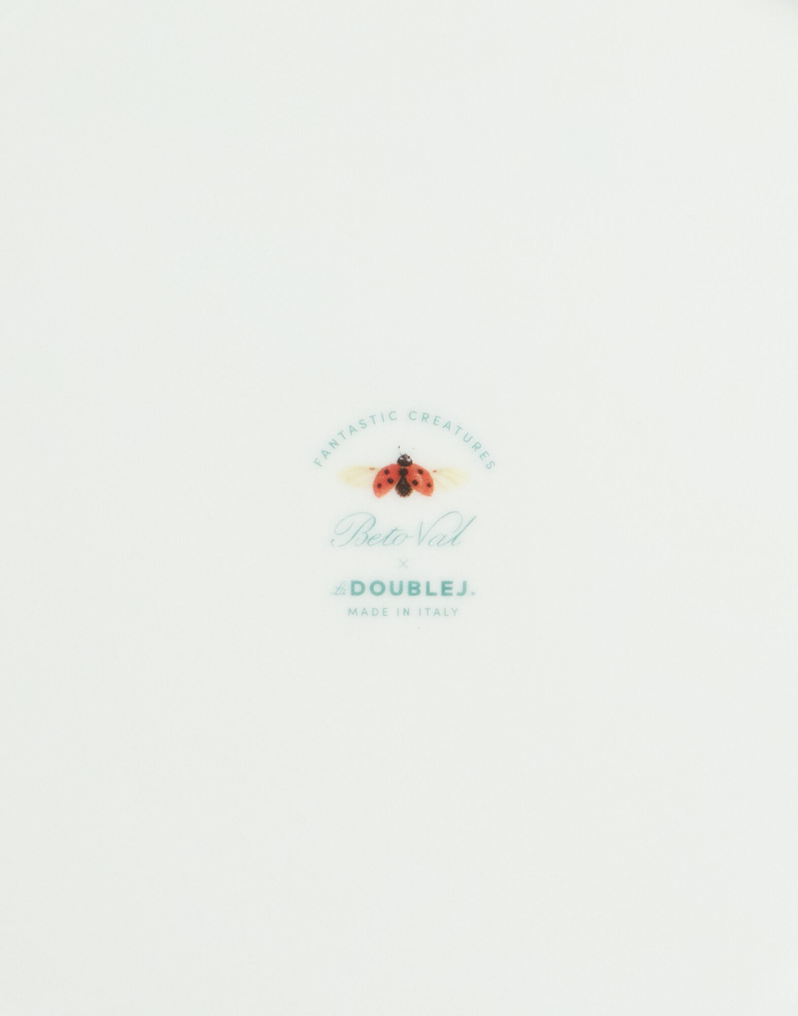 La DoubleJ Decorative Plate Floroucan Ivory DPL0001CER001FLC01WH04