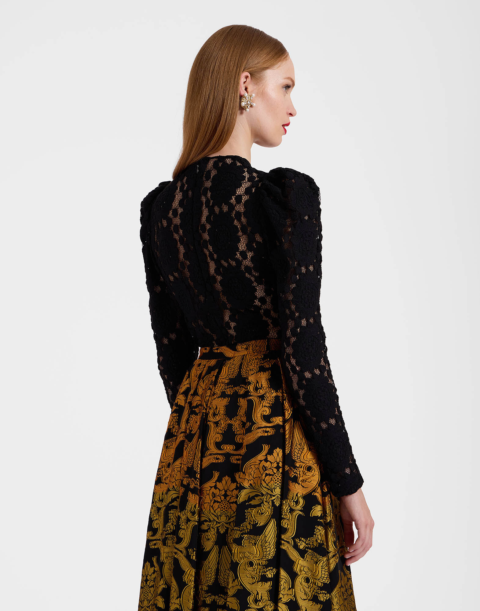 La DoubleJ Clingy Top Solid Black TOP0138EMB037SOLIDBL01