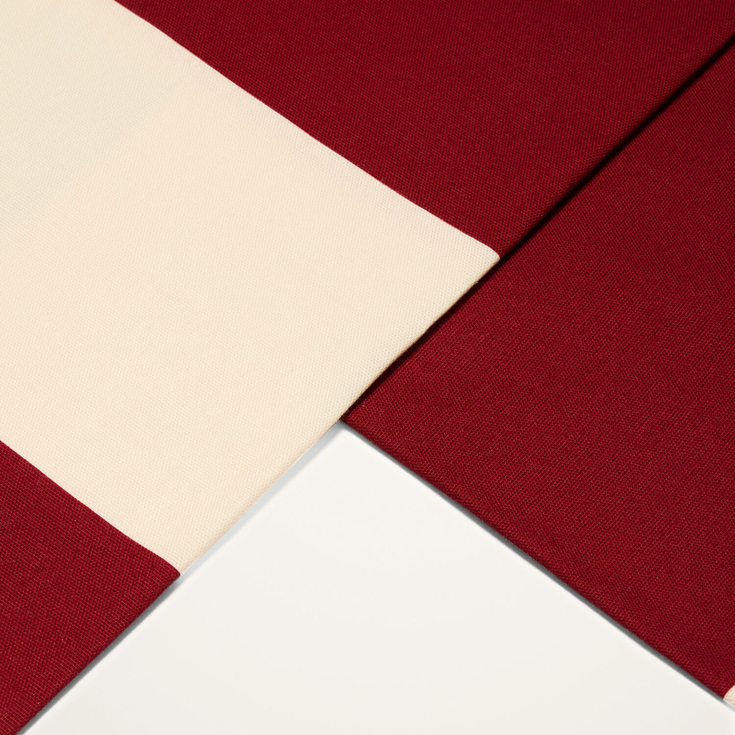 La Doublej Medium Tablecloth In Contrada Bordeaux