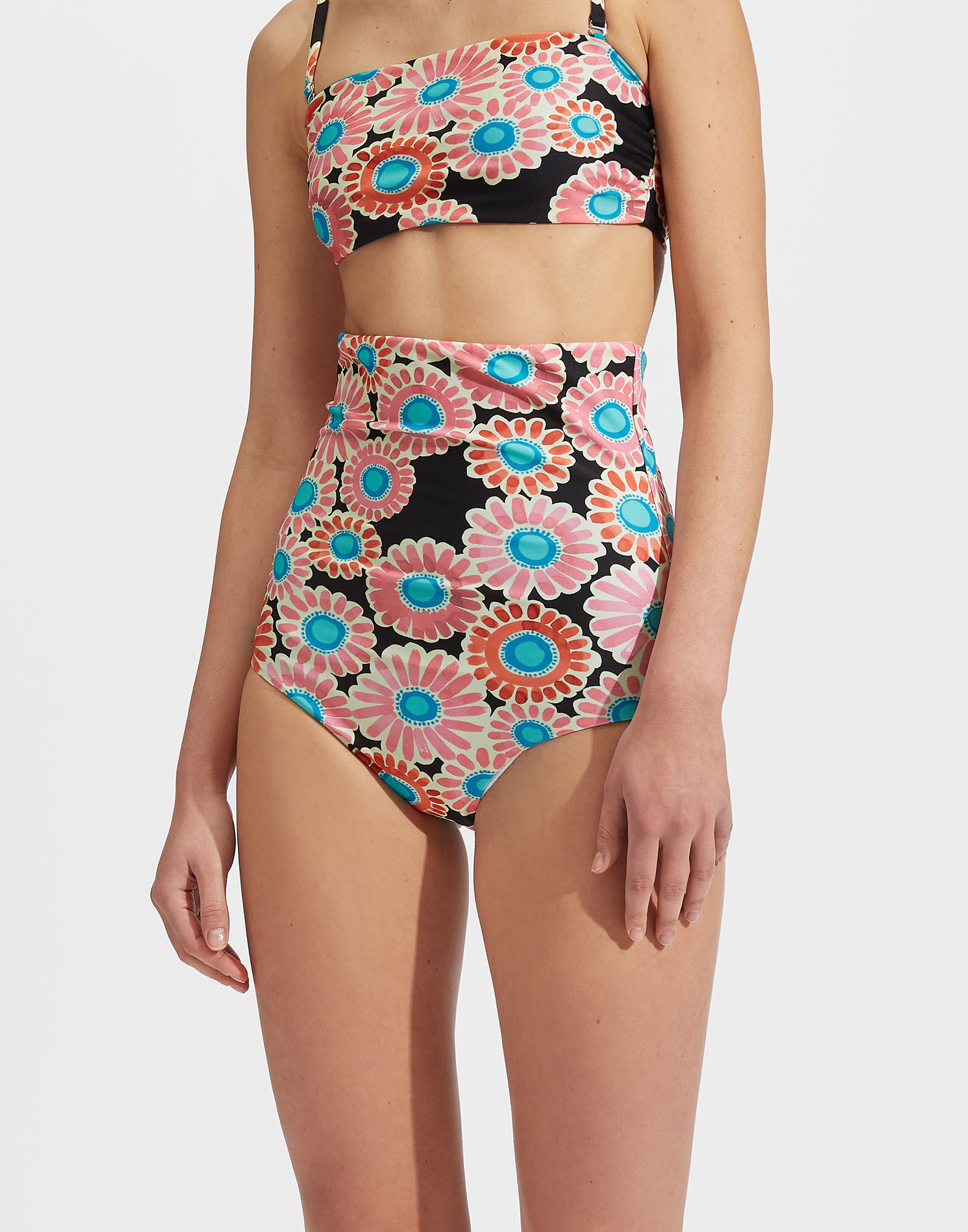 La DoubleJ Giga Brief Crazy Daisy Black SWI0031LYC001DAY0002