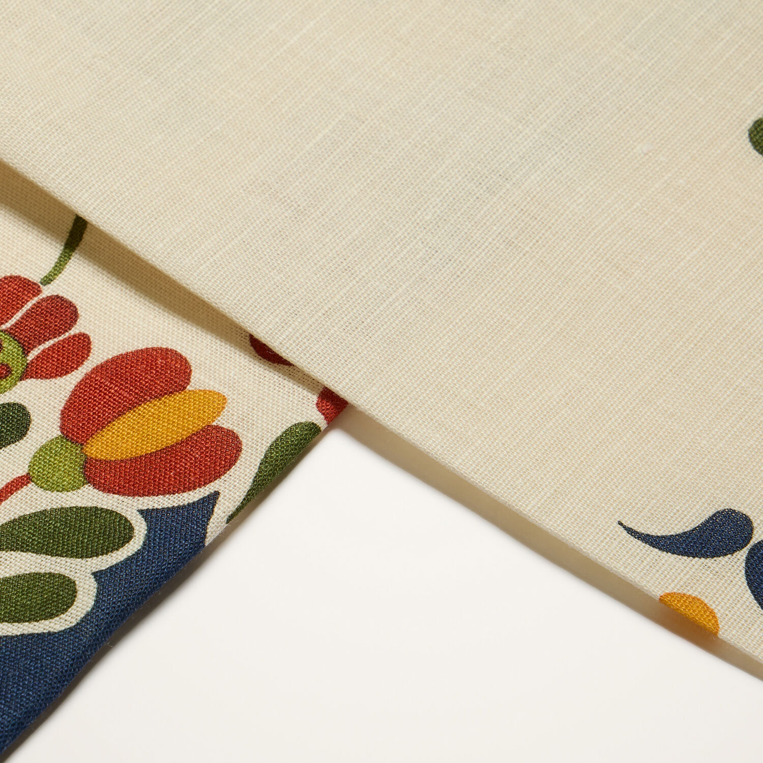 La Doublej Large Windflower Linen Tablecloth In Windflower Placée Bordeaux