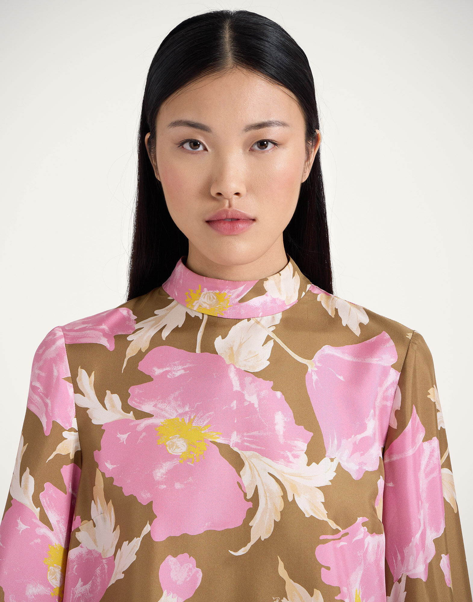 La DoubleJ Make An Exit Top Sylph Khaki TOP0104SIL001SYL01GR07